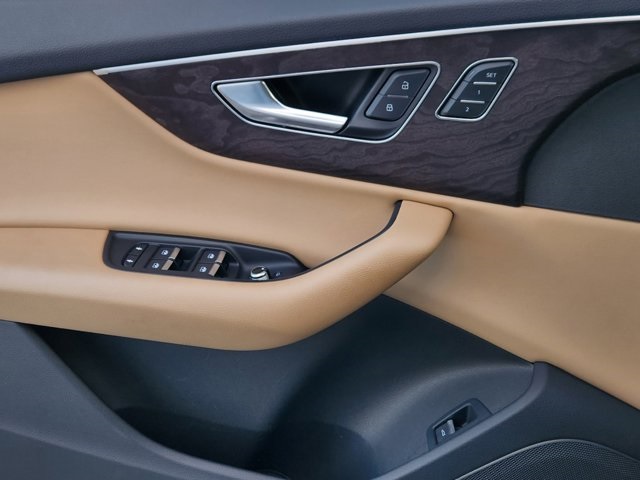 Audi Q7 Premium Plus 55 TFSI снимка Audi Q7 Premium Plus 55 TFSI