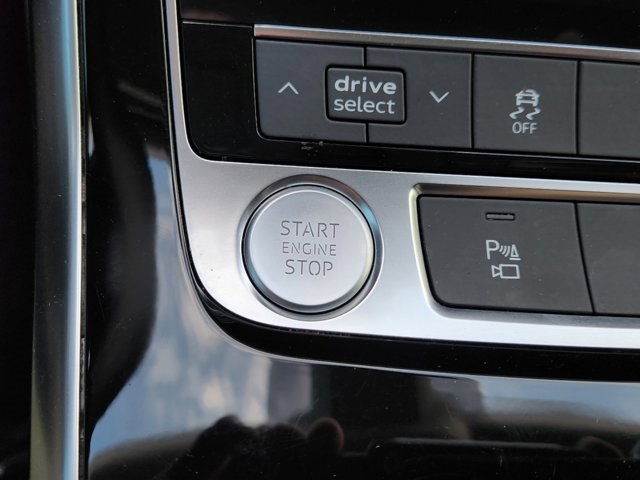 Audi Q7 Premium Plus 55 TFSI снимка Audi Q7 Premium Plus 55 TFSI