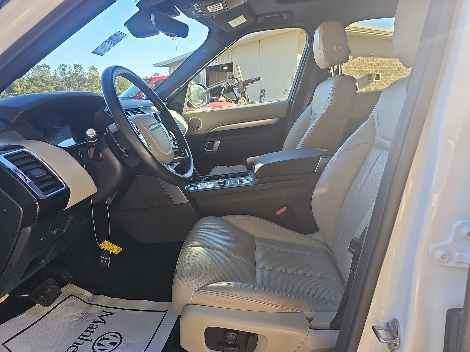 2020 Land Rover Discovery Landmark Edition AWD