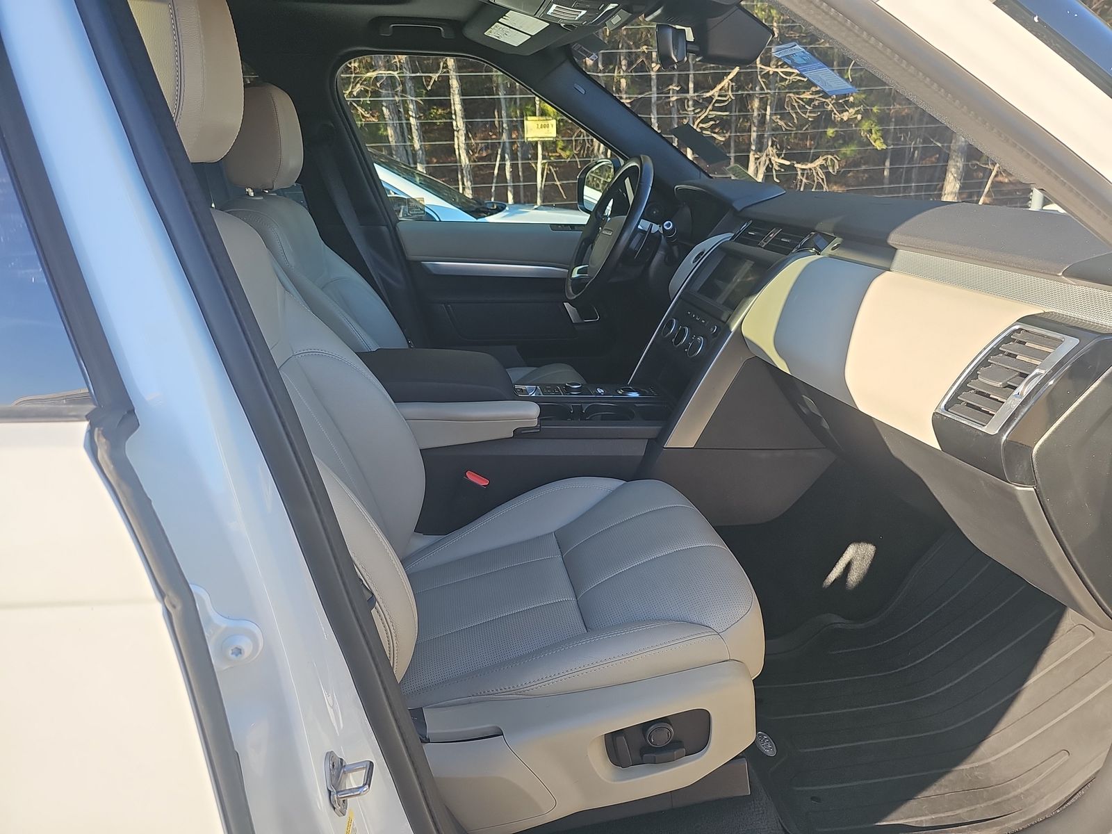 2020 Land Rover Discovery Landmark Edition AWD