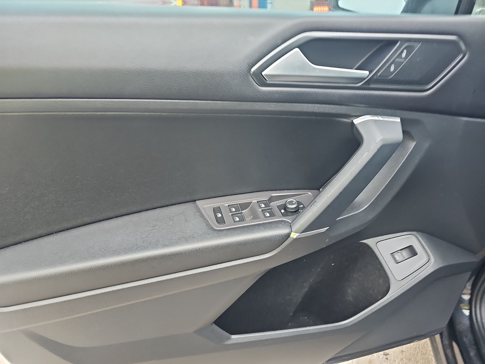 2018 Volkswagen Tiguan 2.0T SEL FWD