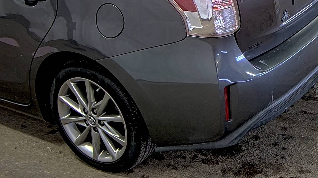 2015 Toyota Prius v Five FWD