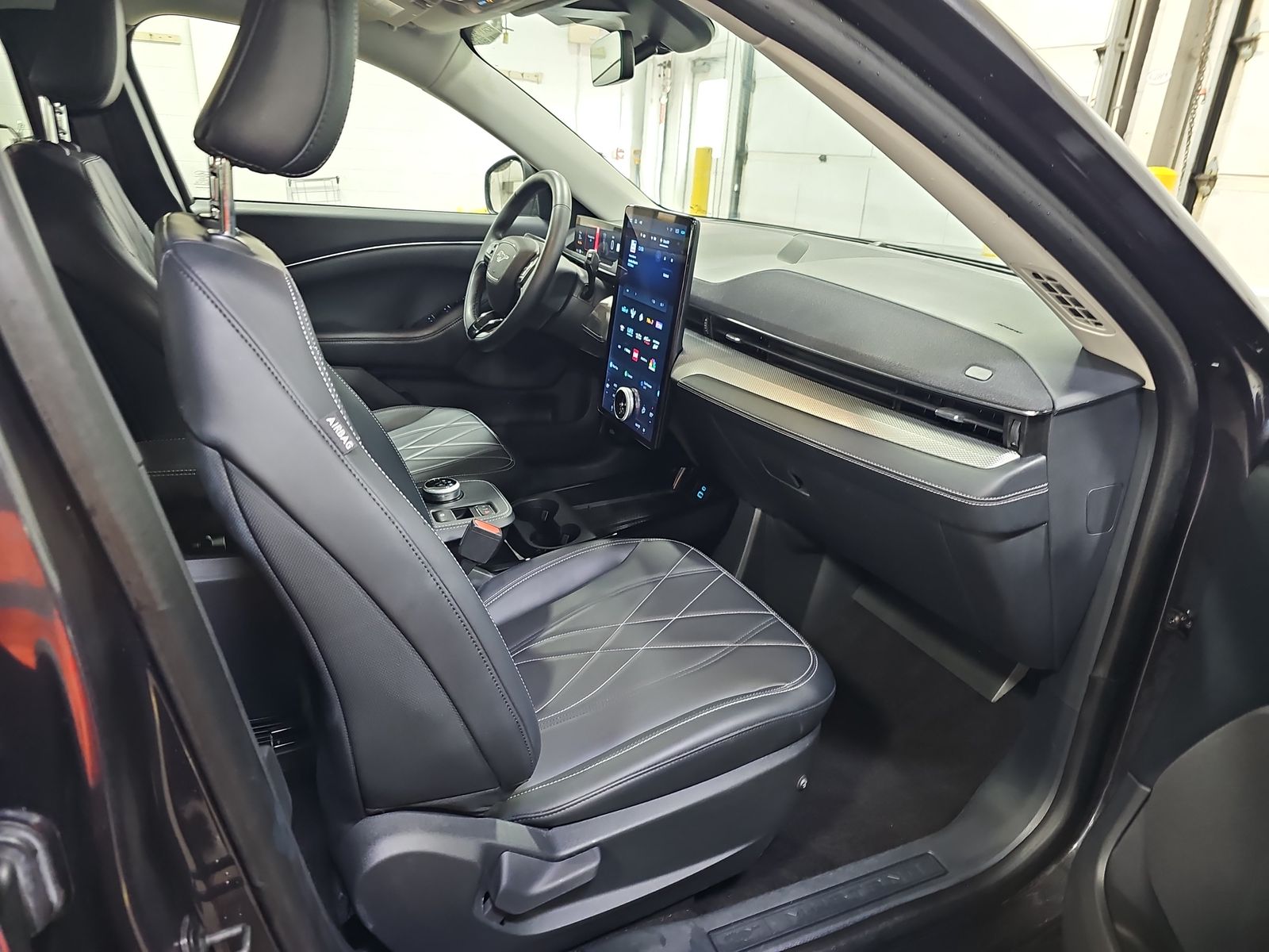 2022 Ford Mustang Mach-E Select AWD