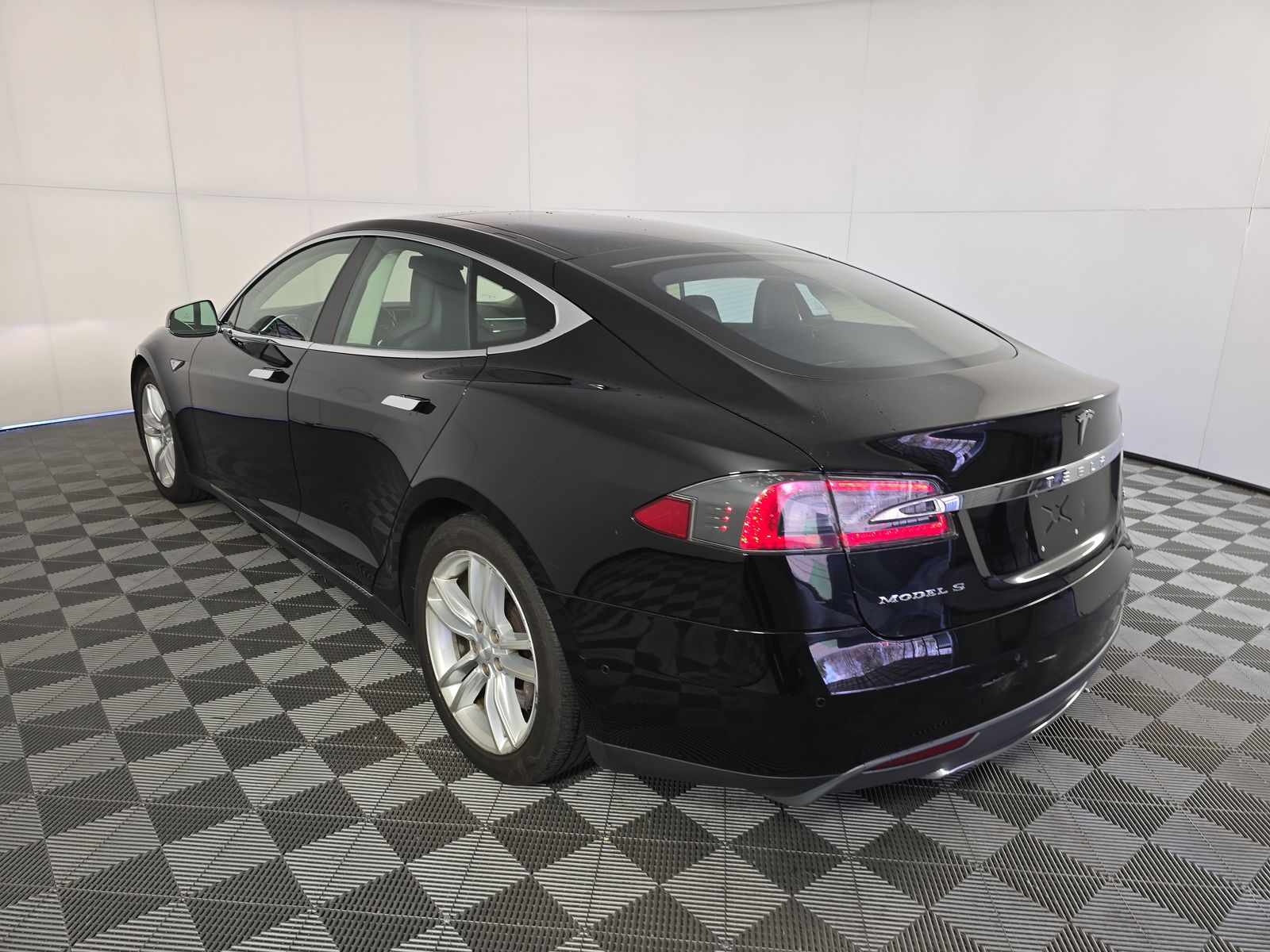 2014 Tesla Model S 85 RWD