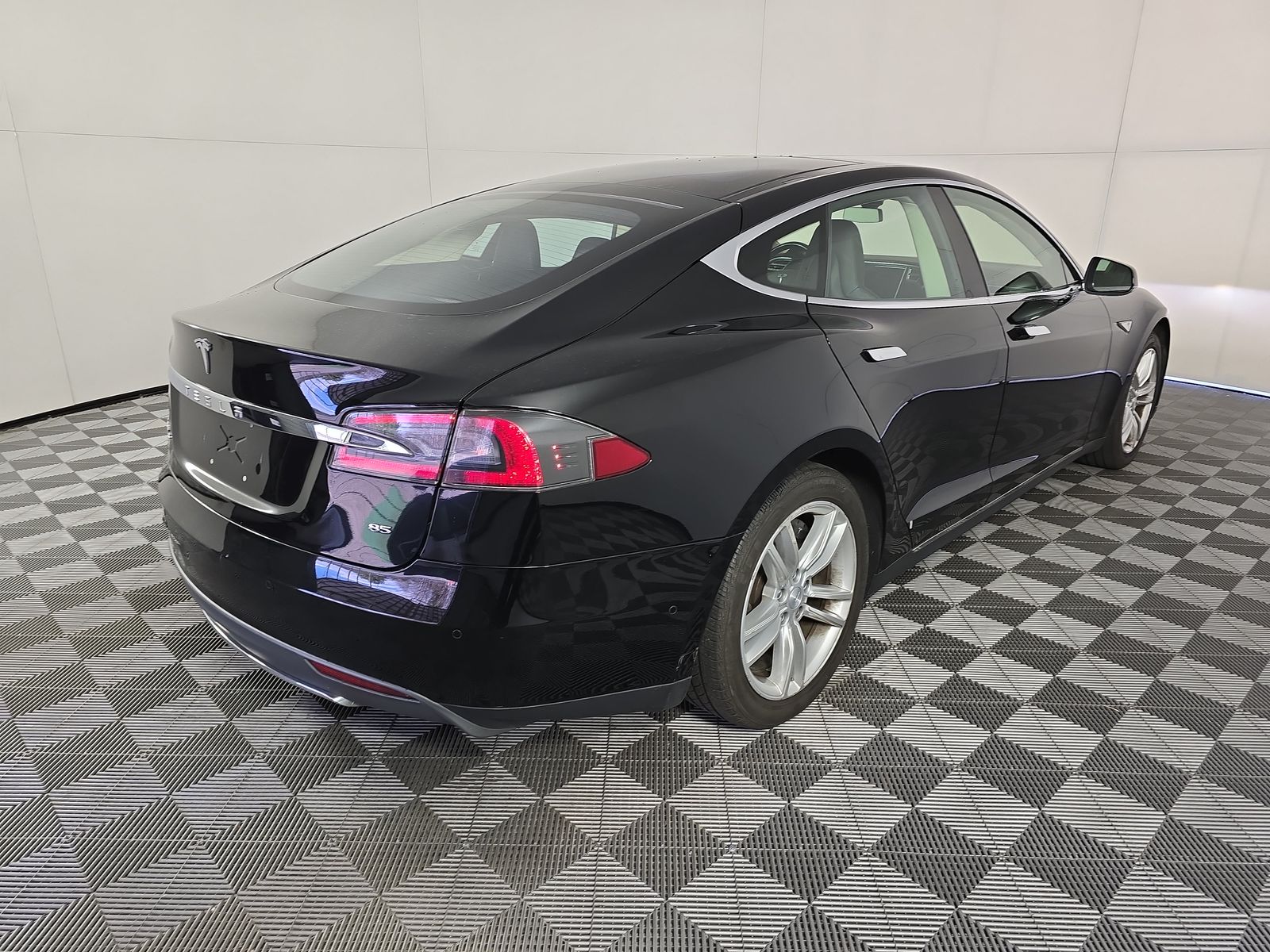 2014 Tesla Model S 85 RWD
