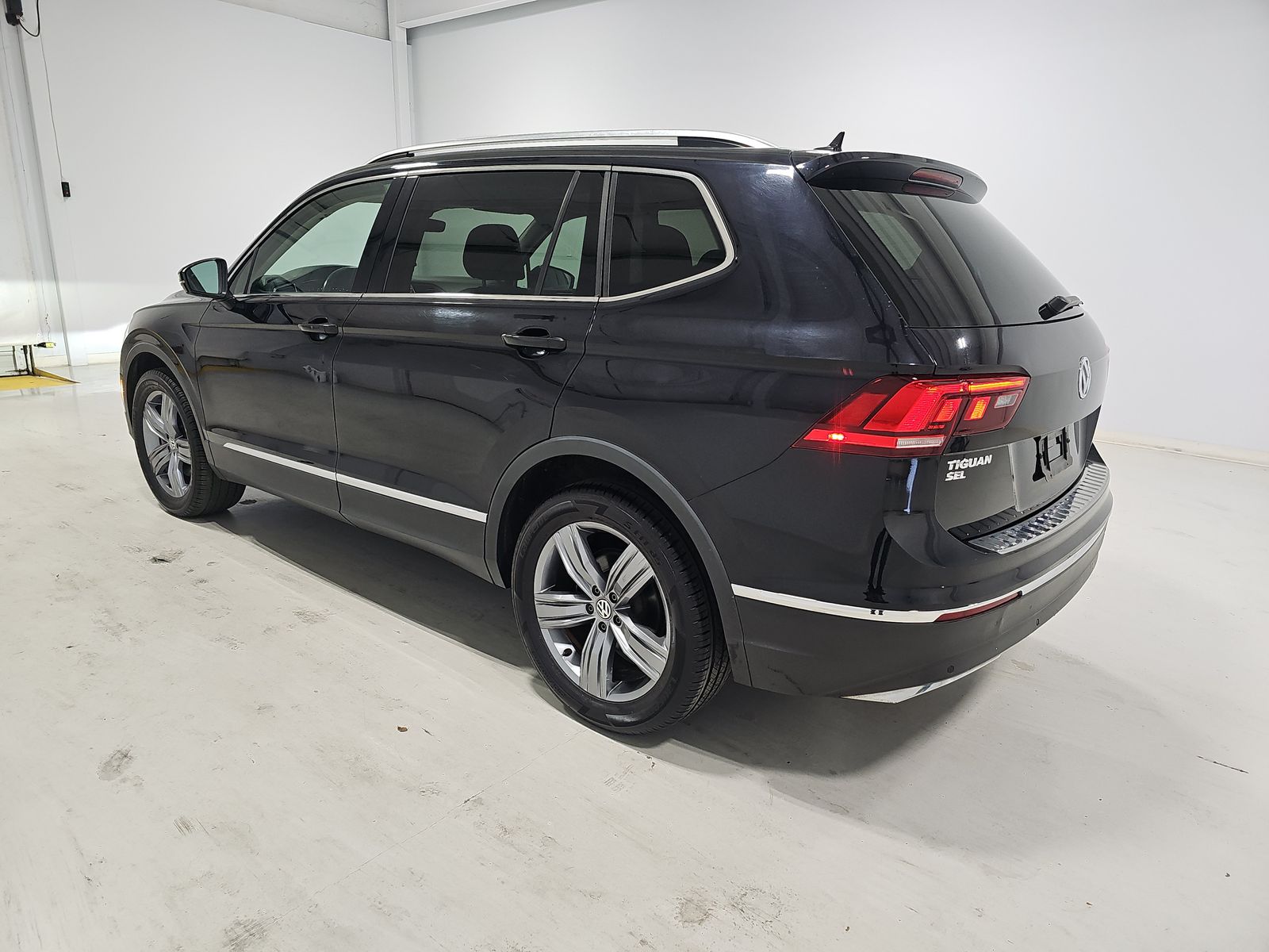 Volkswagen Tiguan SEL Premium снимка Volkswagen Tiguan SEL Premium