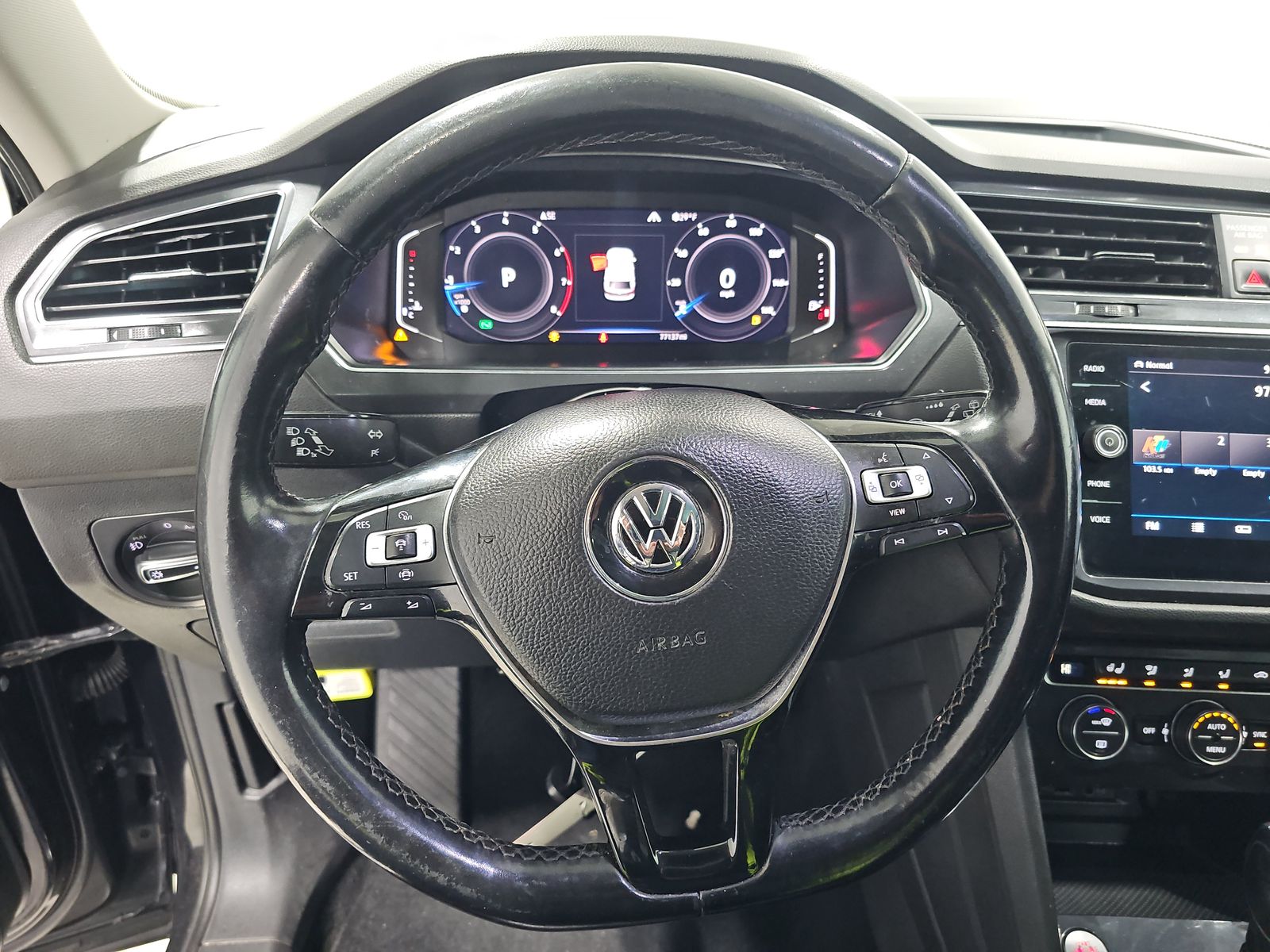 Volkswagen Tiguan SEL Premium снимка Volkswagen Tiguan SEL Premium