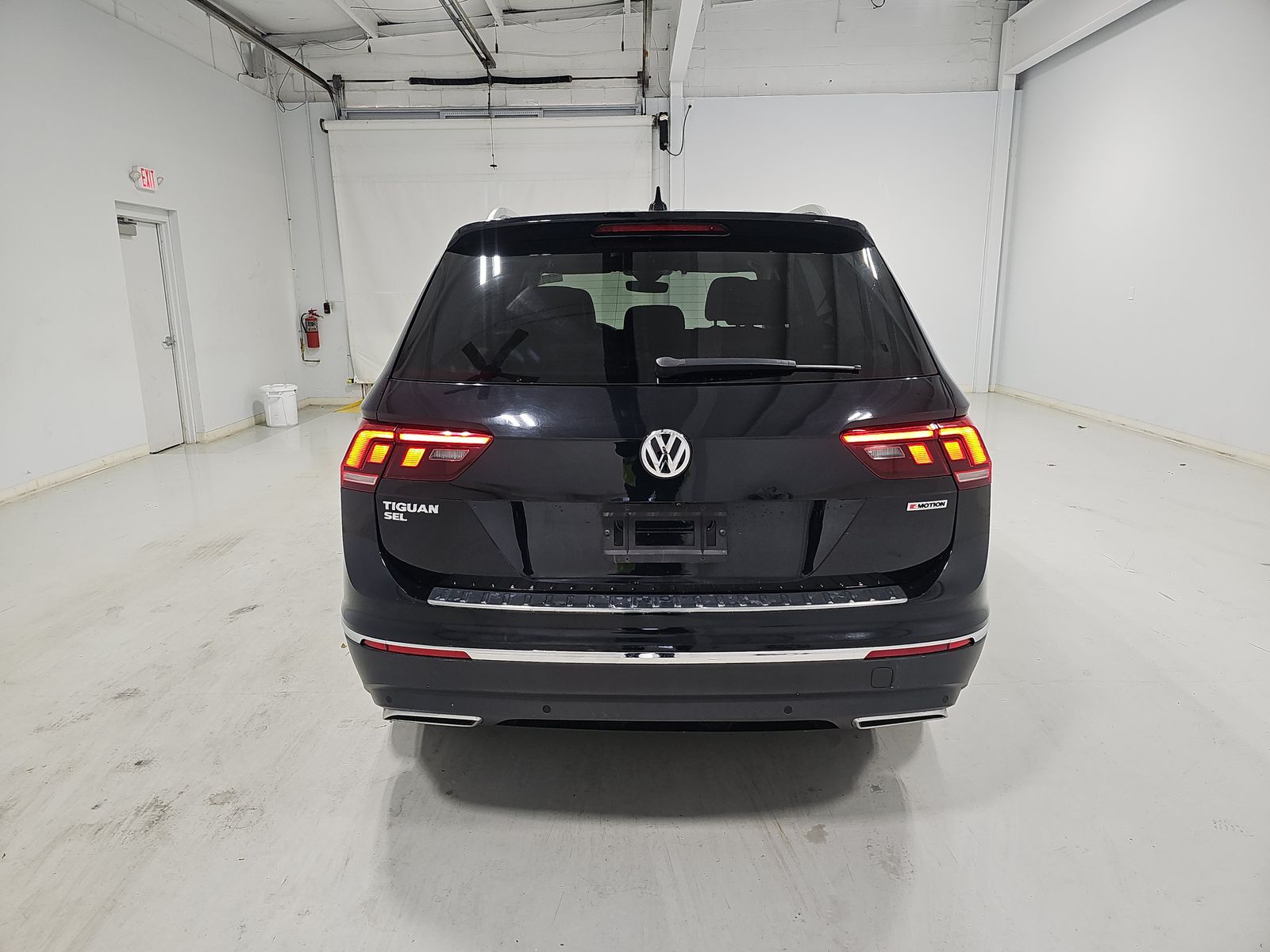 Volkswagen Tiguan SEL Premium снимка Volkswagen Tiguan SEL Premium