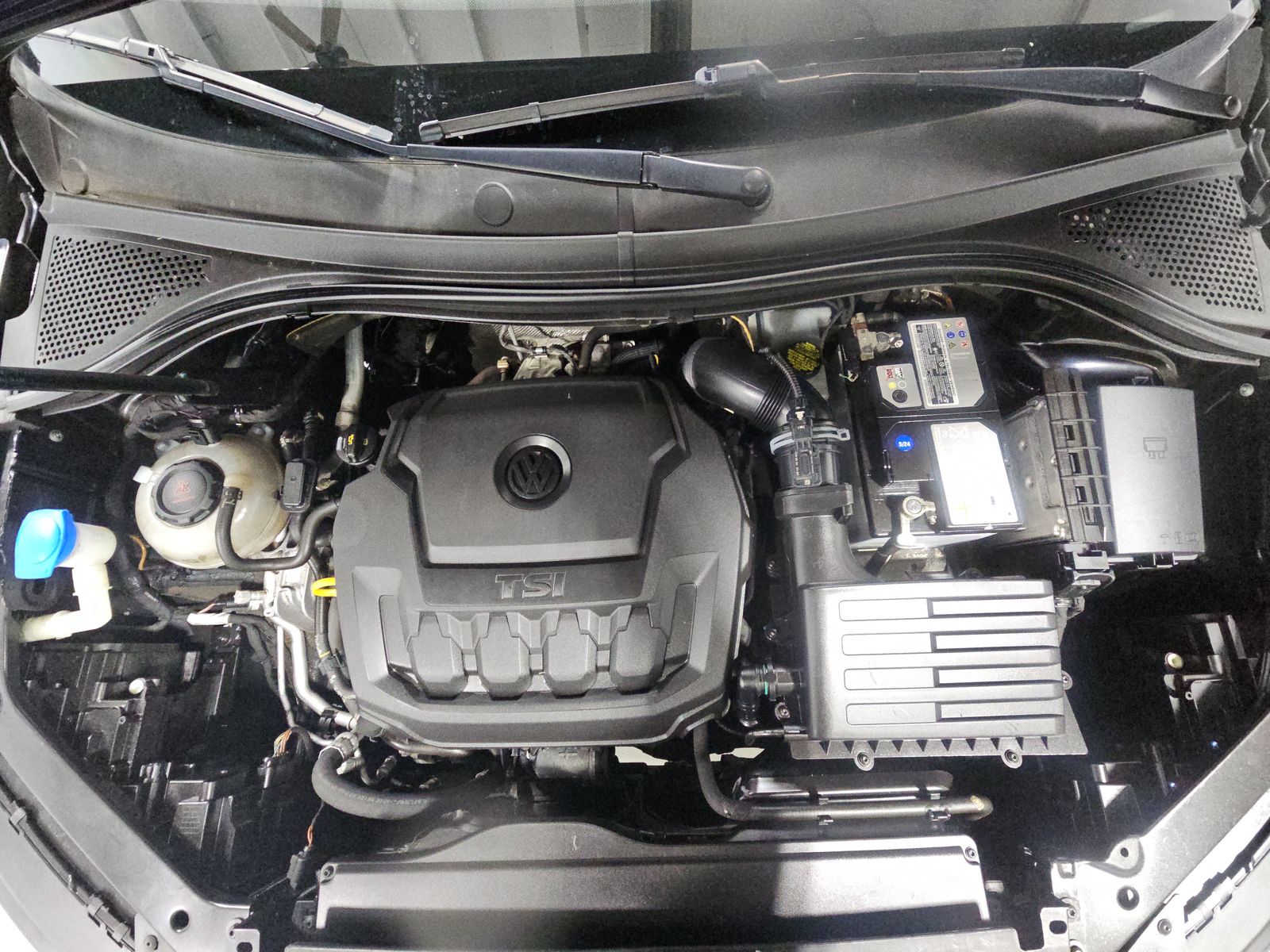 Volkswagen Tiguan SEL Premium снимка Volkswagen Tiguan SEL Premium
