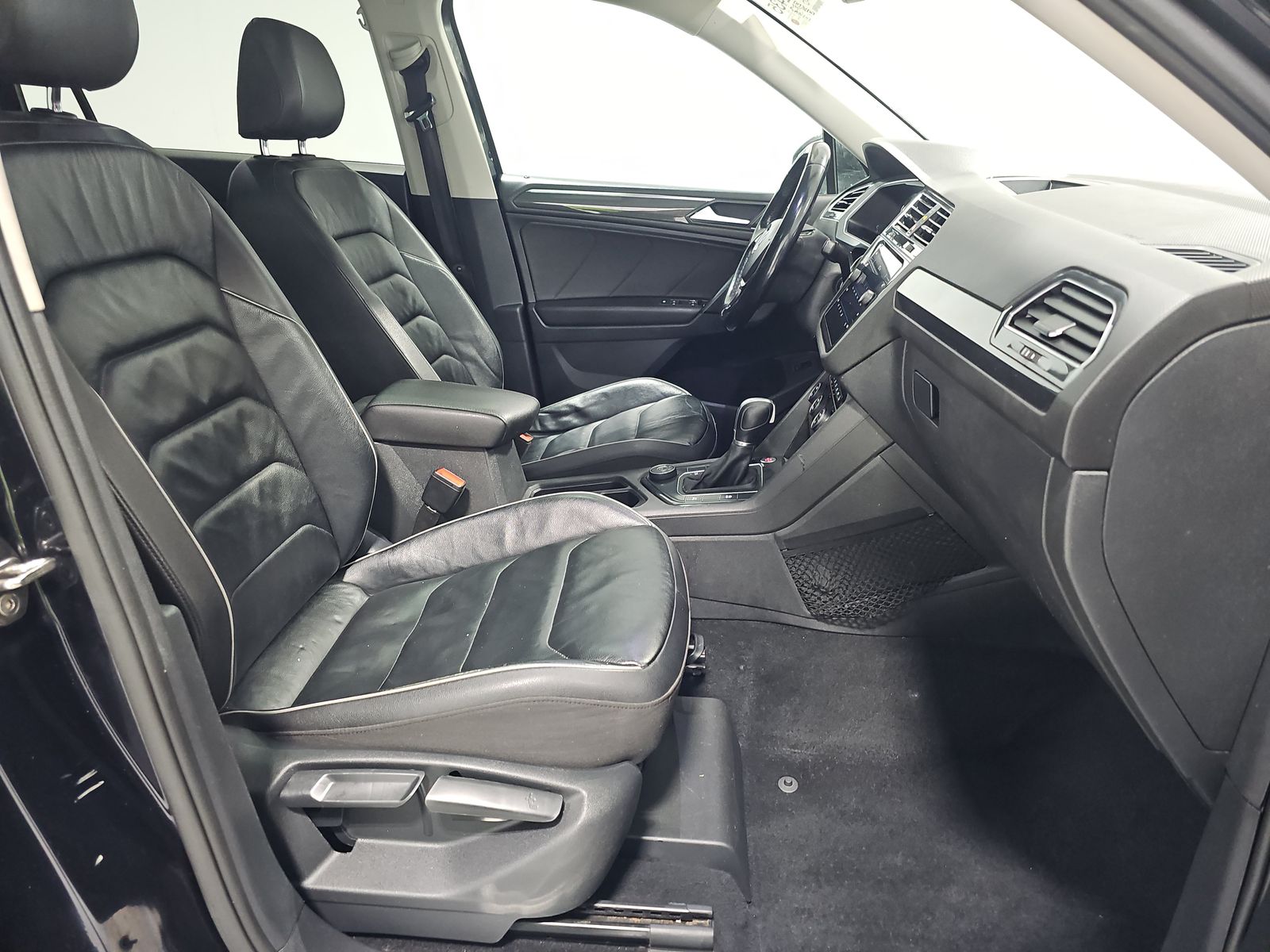Volkswagen Tiguan SEL Premium снимка Volkswagen Tiguan SEL Premium