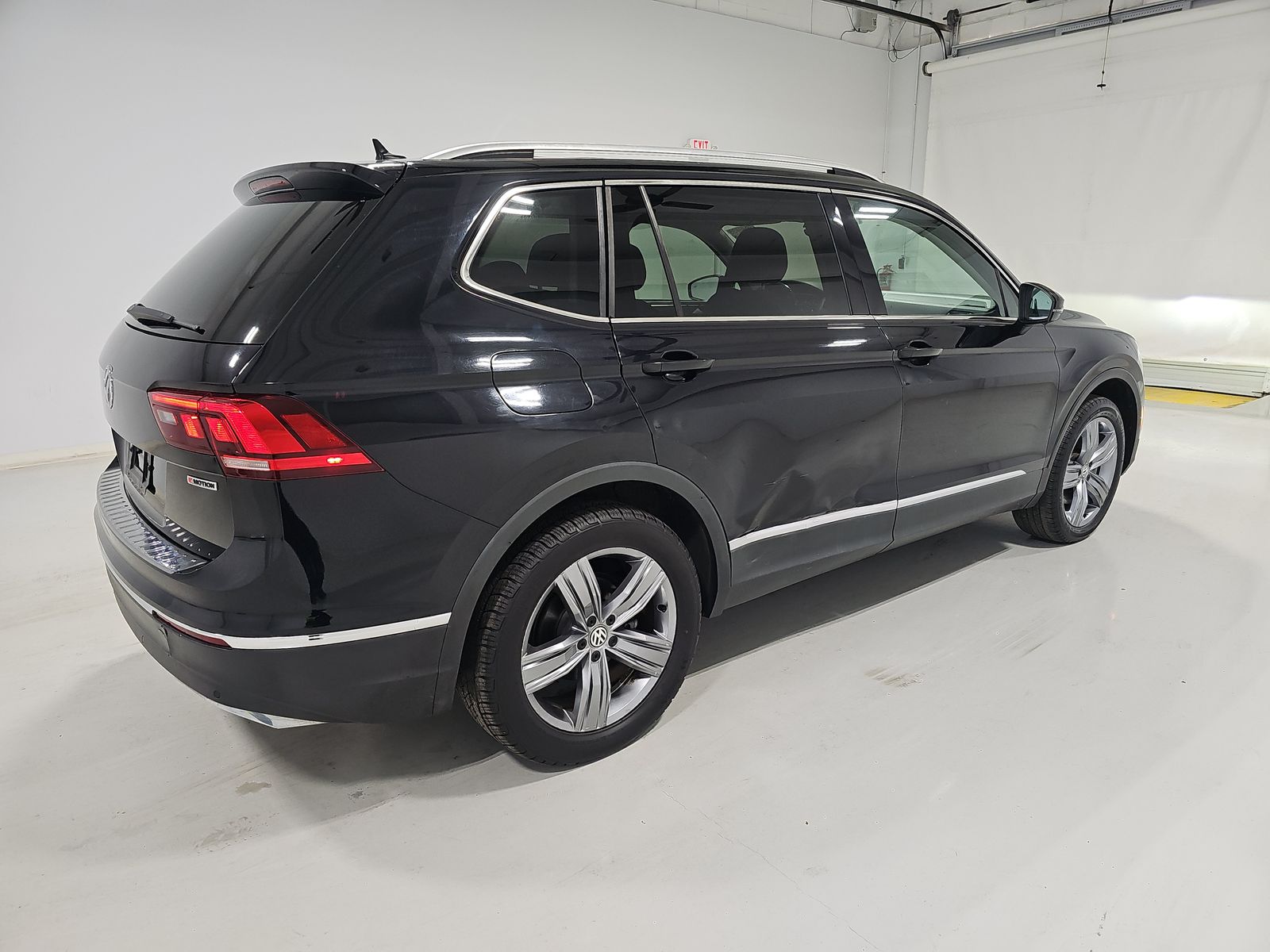 Volkswagen Tiguan SEL Premium снимка Volkswagen Tiguan SEL Premium