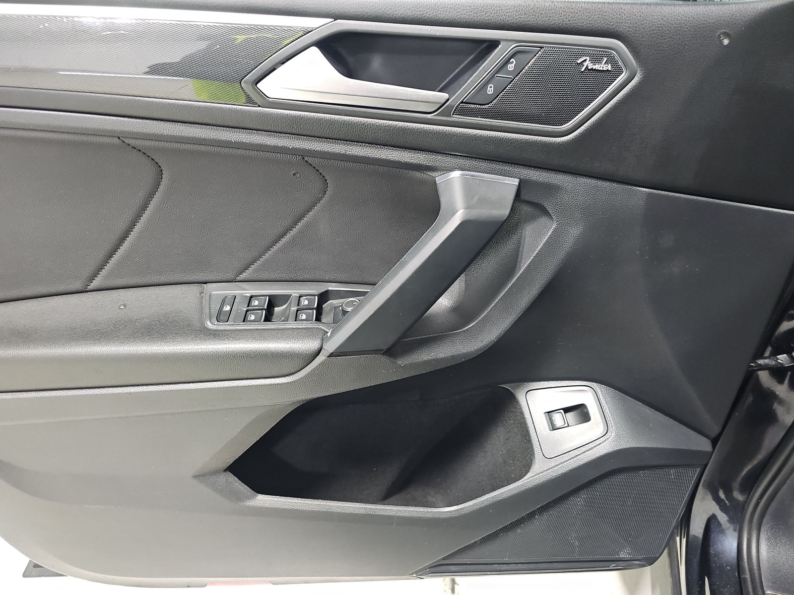 Volkswagen Tiguan SEL Premium снимка Volkswagen Tiguan SEL Premium