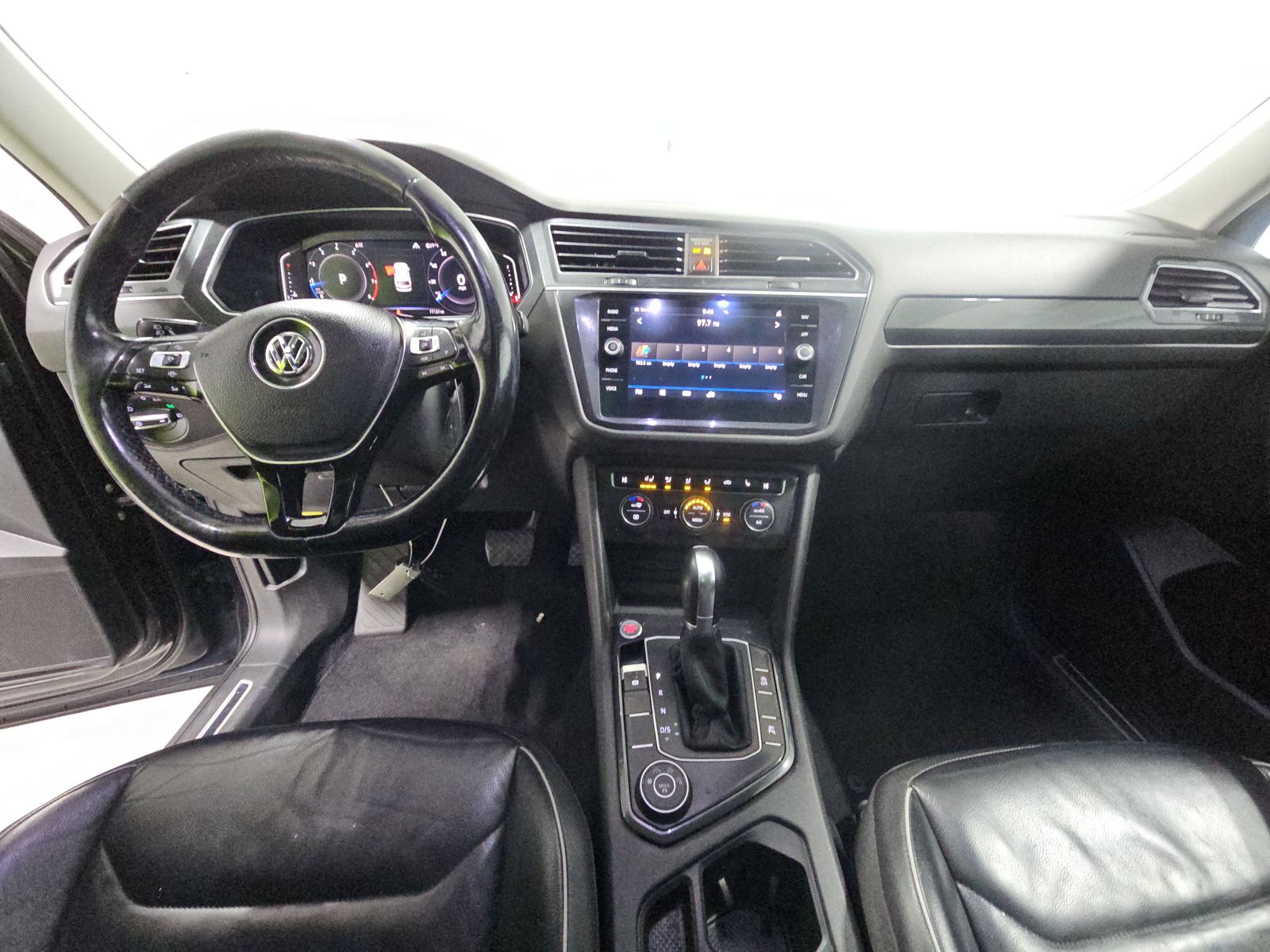 Volkswagen Tiguan SEL Premium снимка Volkswagen Tiguan SEL Premium