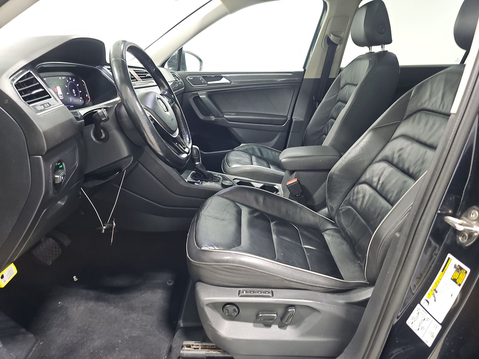 Volkswagen Tiguan SEL Premium снимка Volkswagen Tiguan SEL Premium