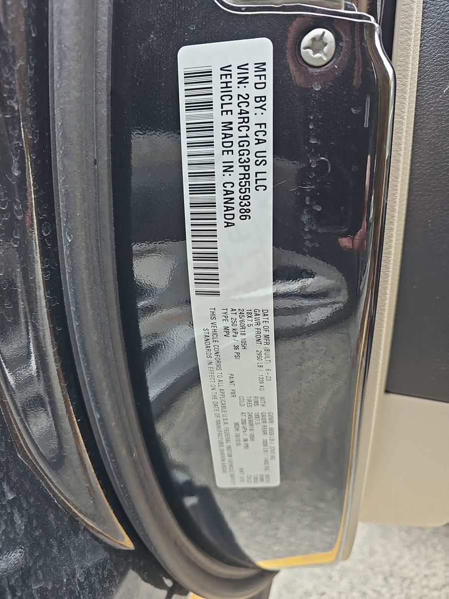 2023 Chrysler Pacifica Limited FWD