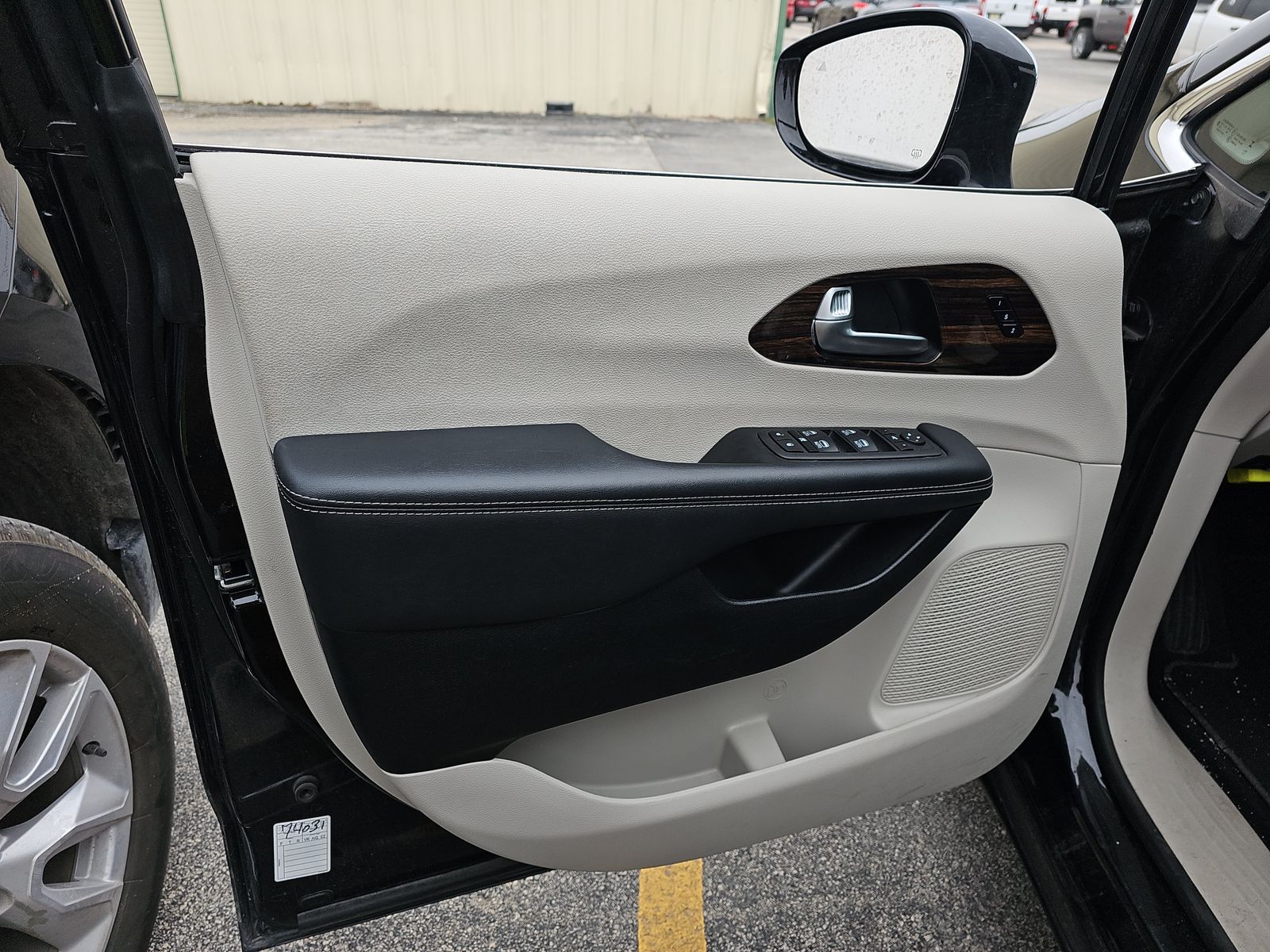 2023 Chrysler Pacifica Limited FWD