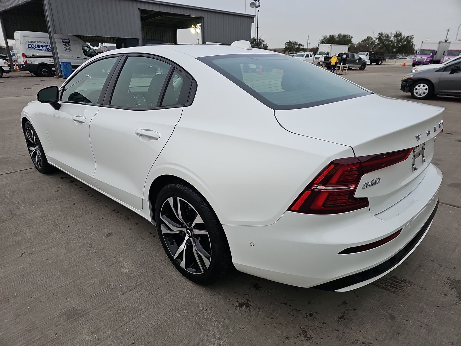 2024 Volvo S60 B5 Plus AWD
