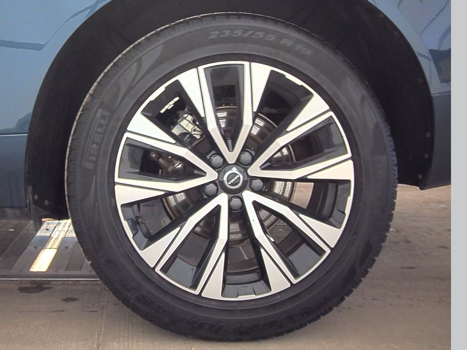 2023 Volvo XC60 B5 Plus FWD