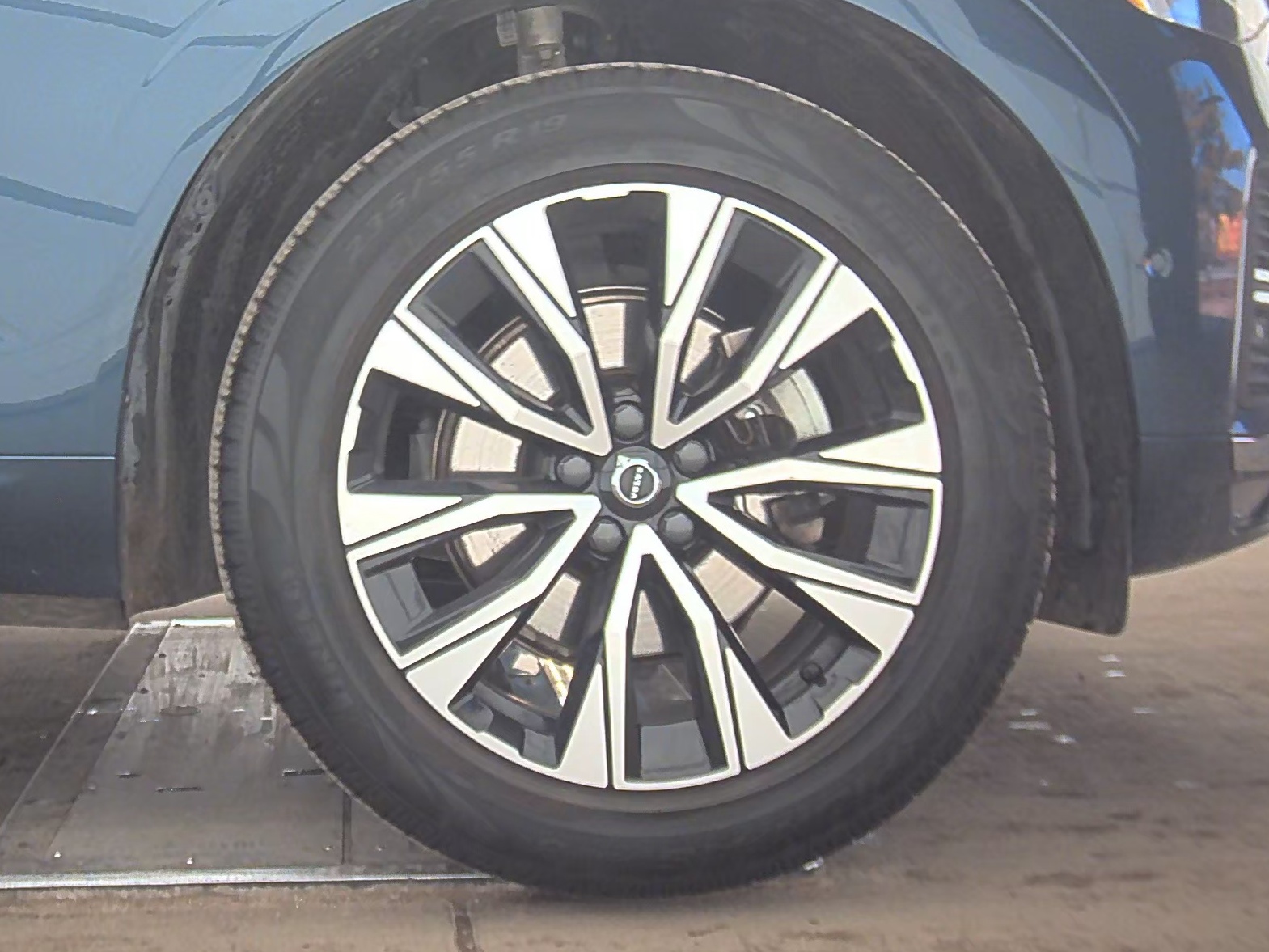 2023 Volvo XC60 B5 Plus FWD