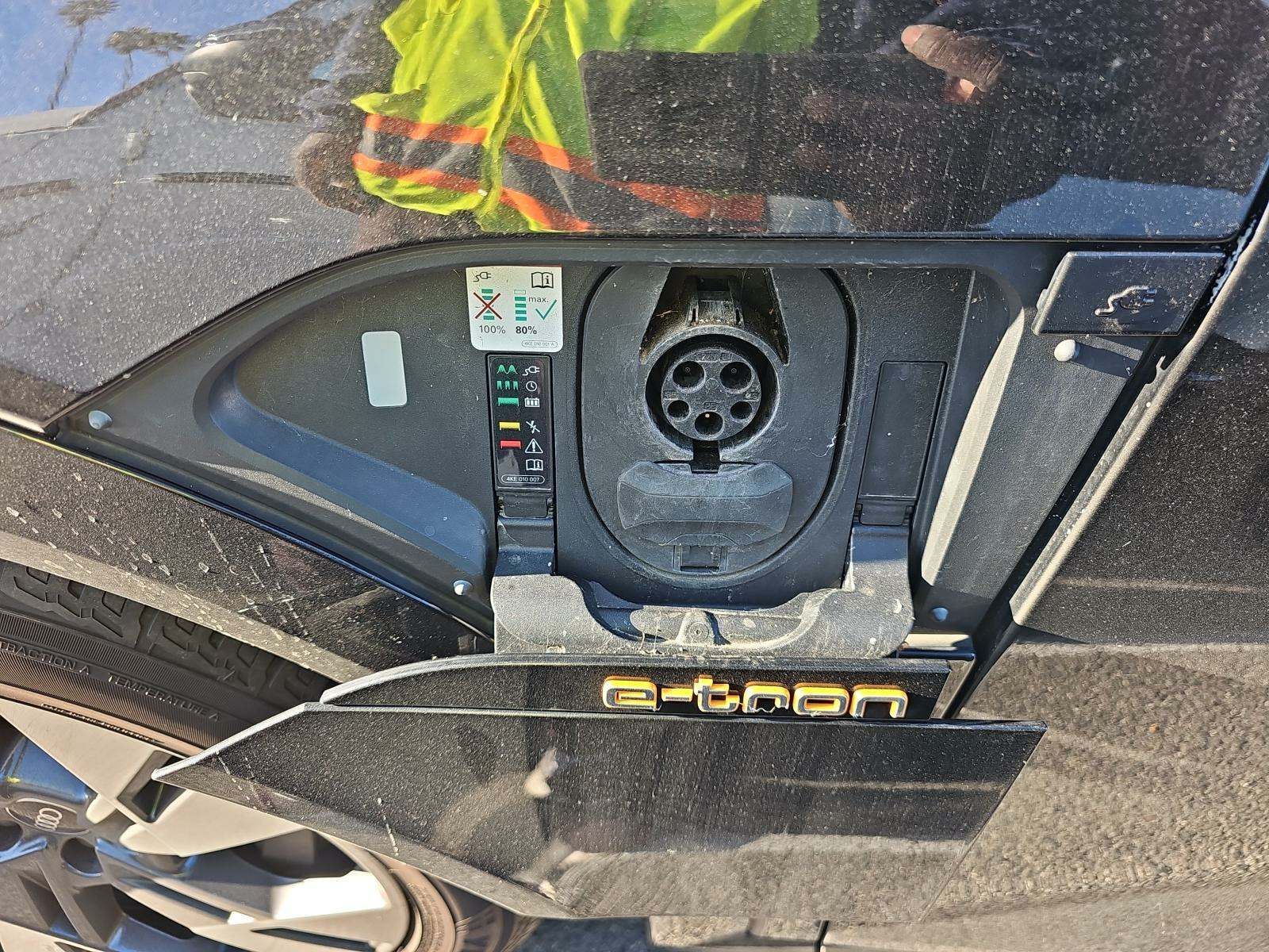 2022 Audi e-tron Premium AWD