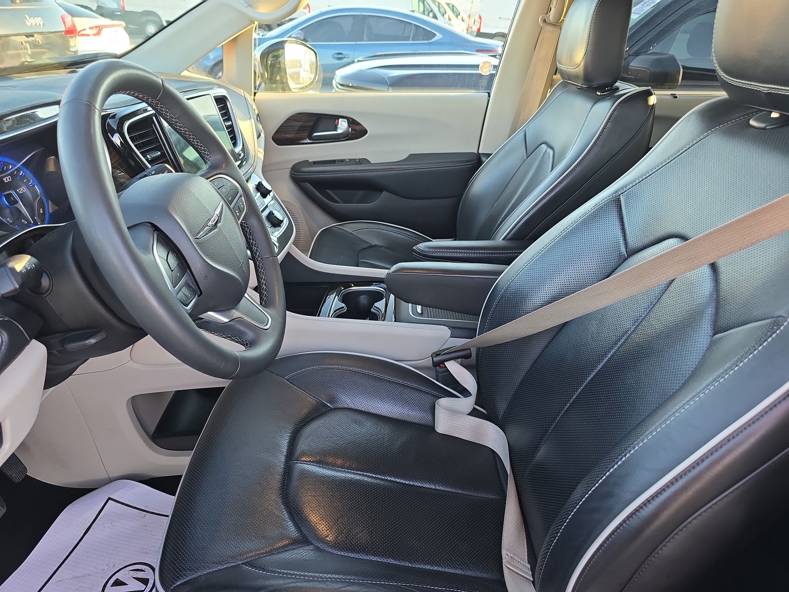 2023 Chrysler Pacifica Limited FWD