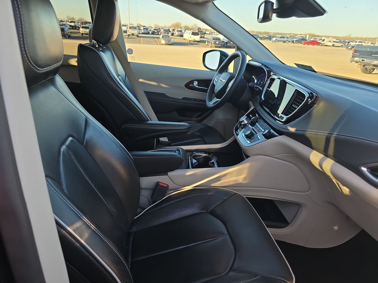 2023 Chrysler Pacifica Limited FWD