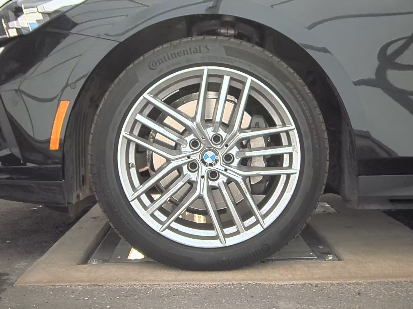 2025 BMW 5 Series 530i RWD