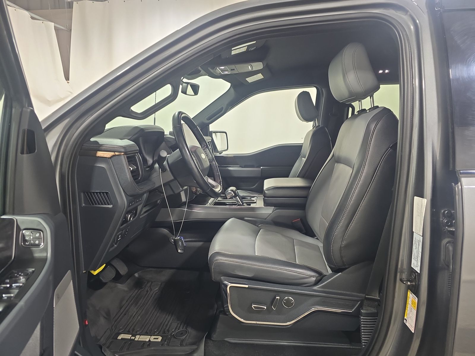 2022 Ford F-150 Lightning LARIAT AWD