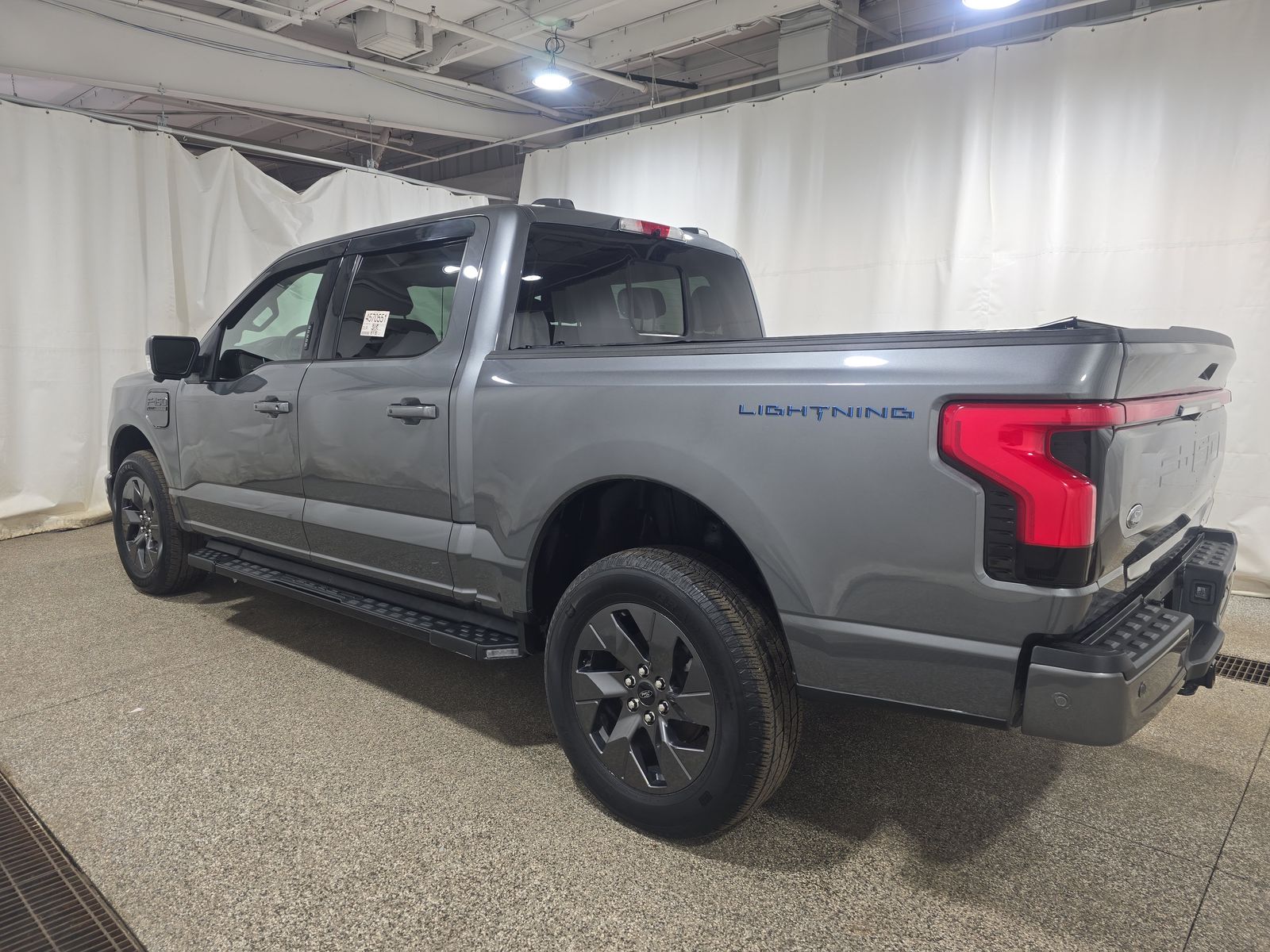 2022 Ford F-150 Lightning LARIAT AWD