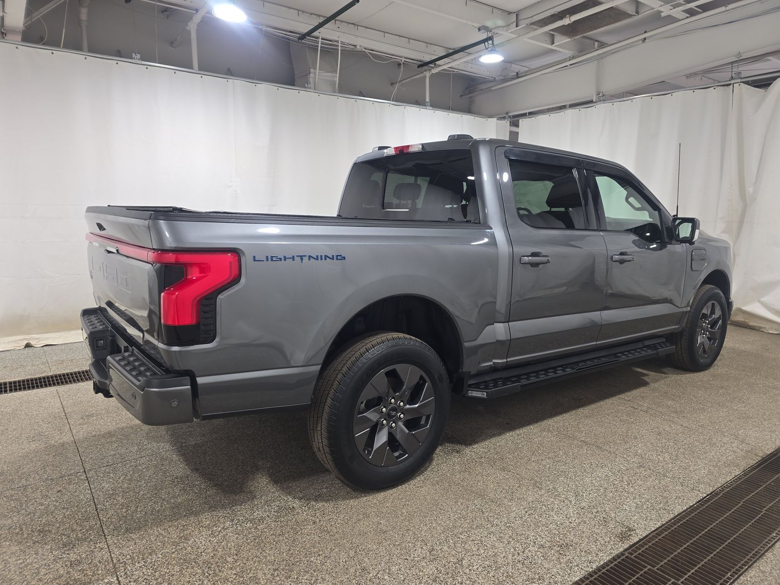 2022 Ford F-150 Lightning LARIAT AWD