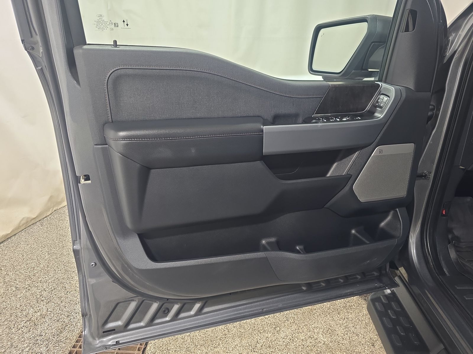2022 Ford F-150 Lightning LARIAT AWD
