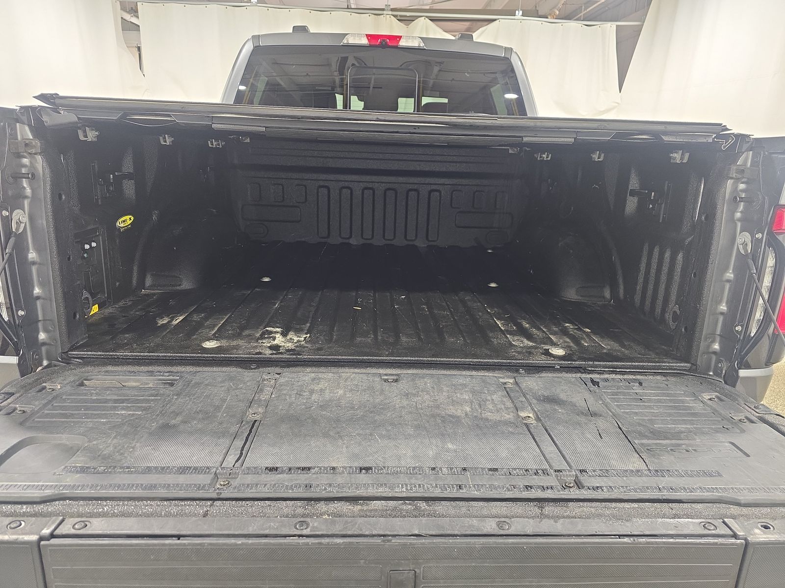 2022 Ford F-150 Lightning LARIAT AWD