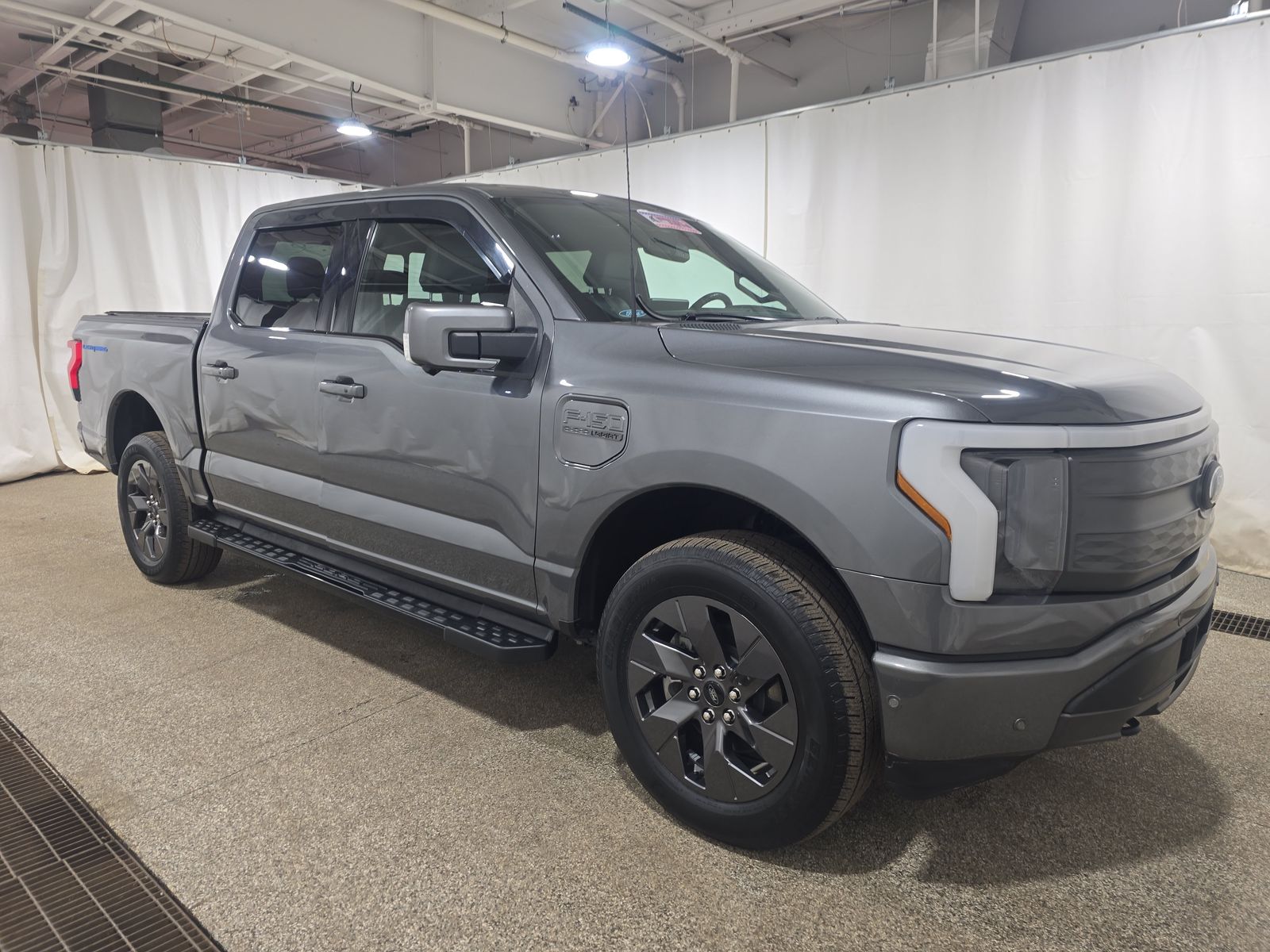 2022 Ford F-150 Lightning LARIAT AWD