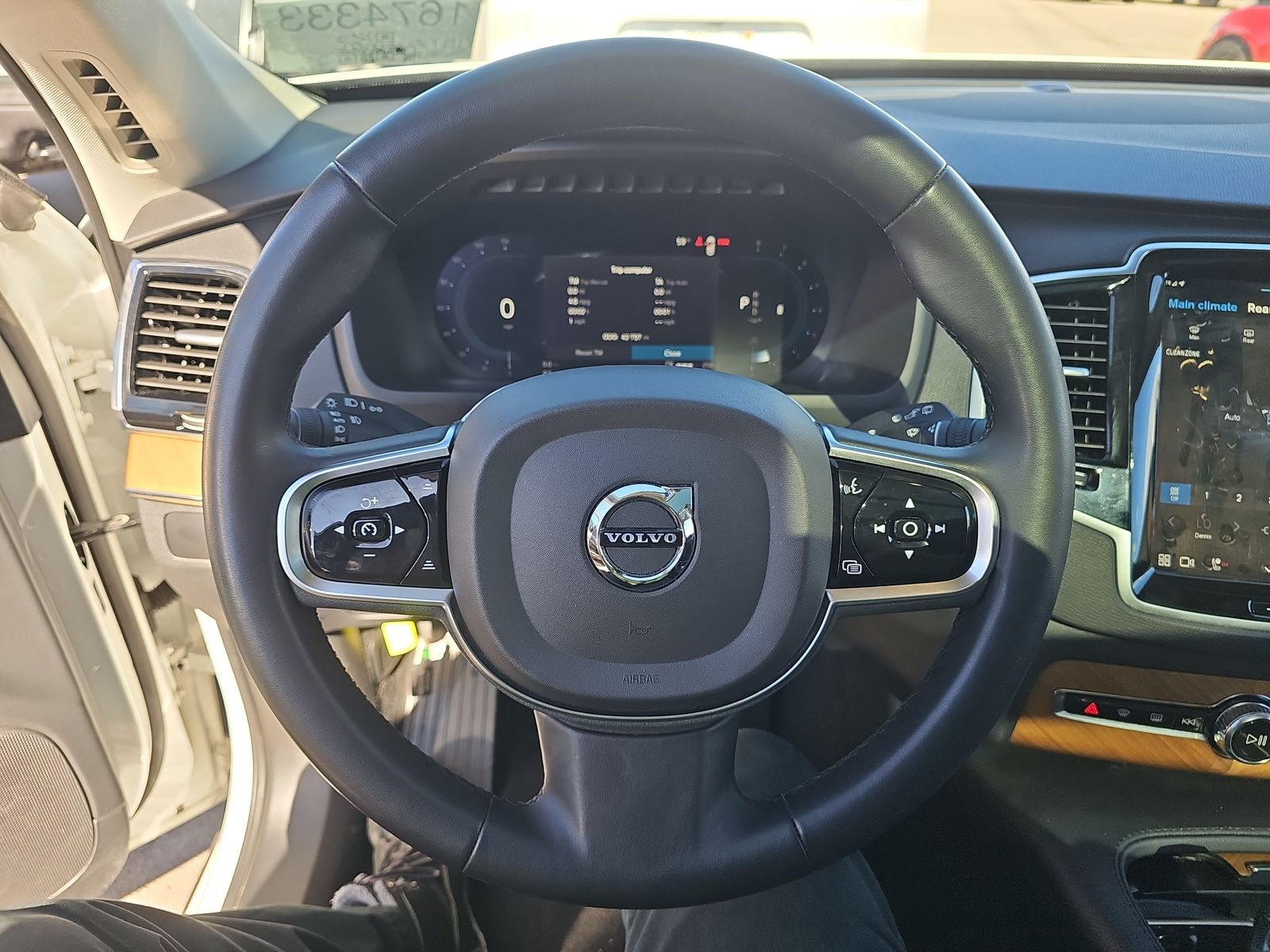 2023 Volvo XC90 B5 Plus AWD