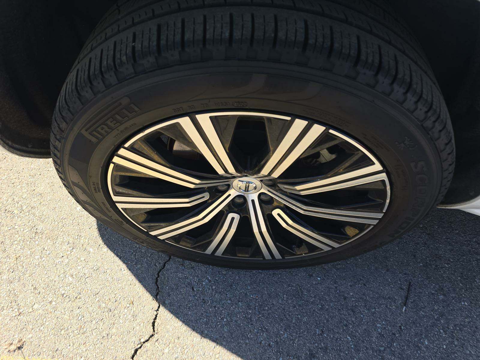 2023 Volvo XC90 B5 Plus AWD