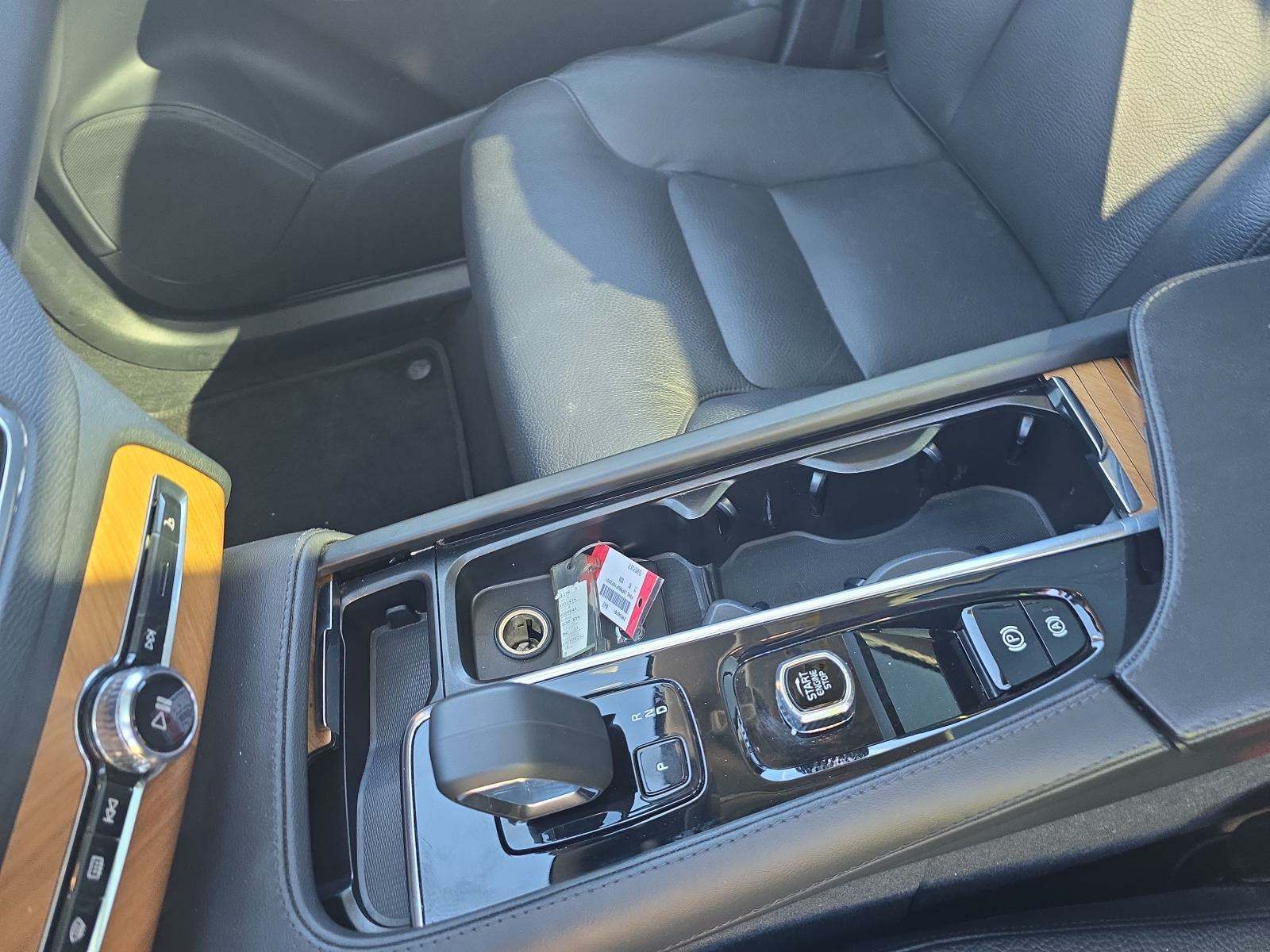 2023 Volvo XC90 B5 Plus AWD