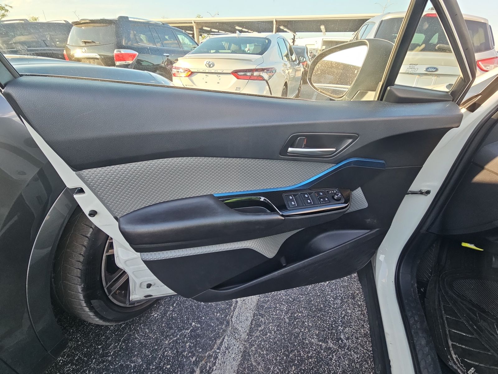 2019 Toyota C-HR XLE FWD