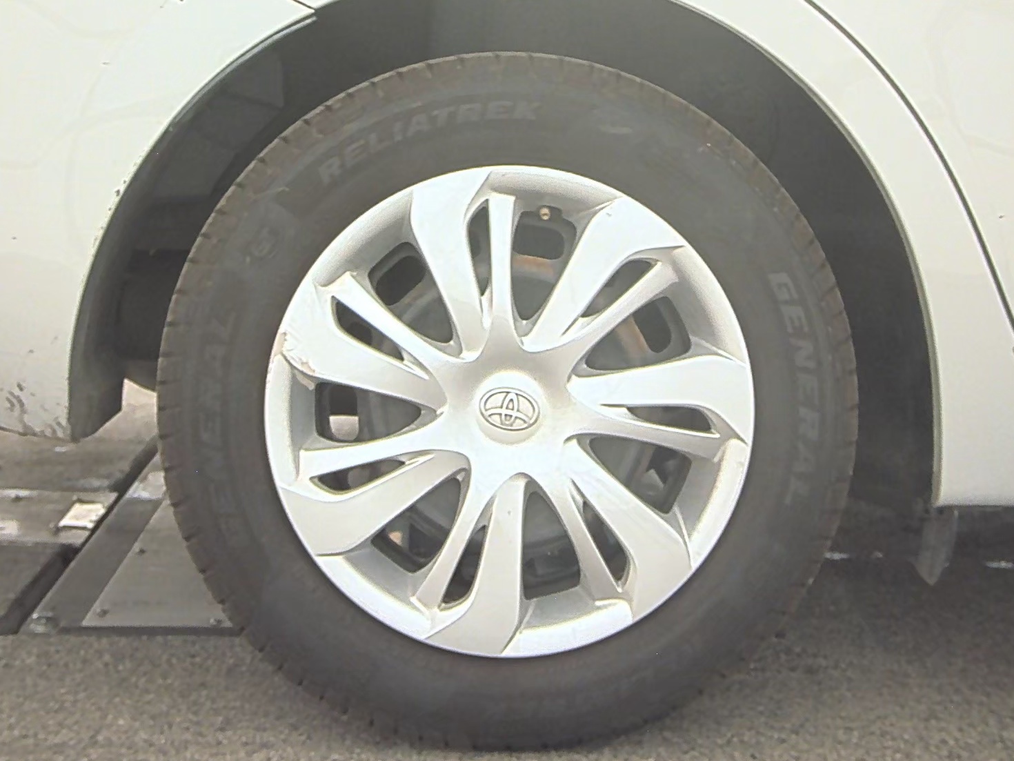 2019 Toyota Yaris L FWD