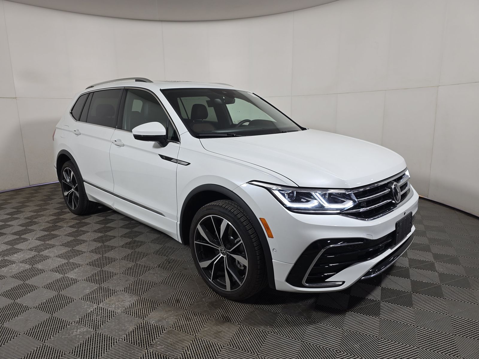 2024 Volkswagen Tiguan 2.0T SEL R-Line AWD