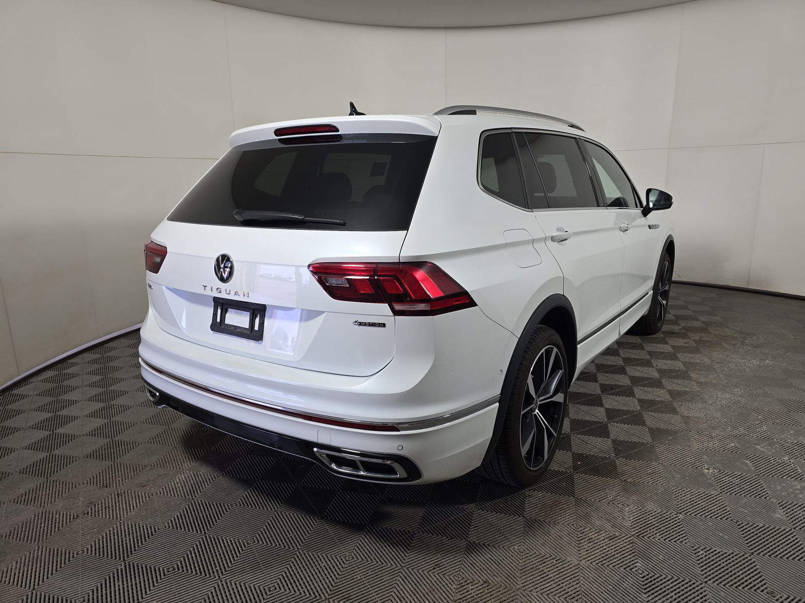 2024 Volkswagen Tiguan 2.0T SEL R-Line AWD