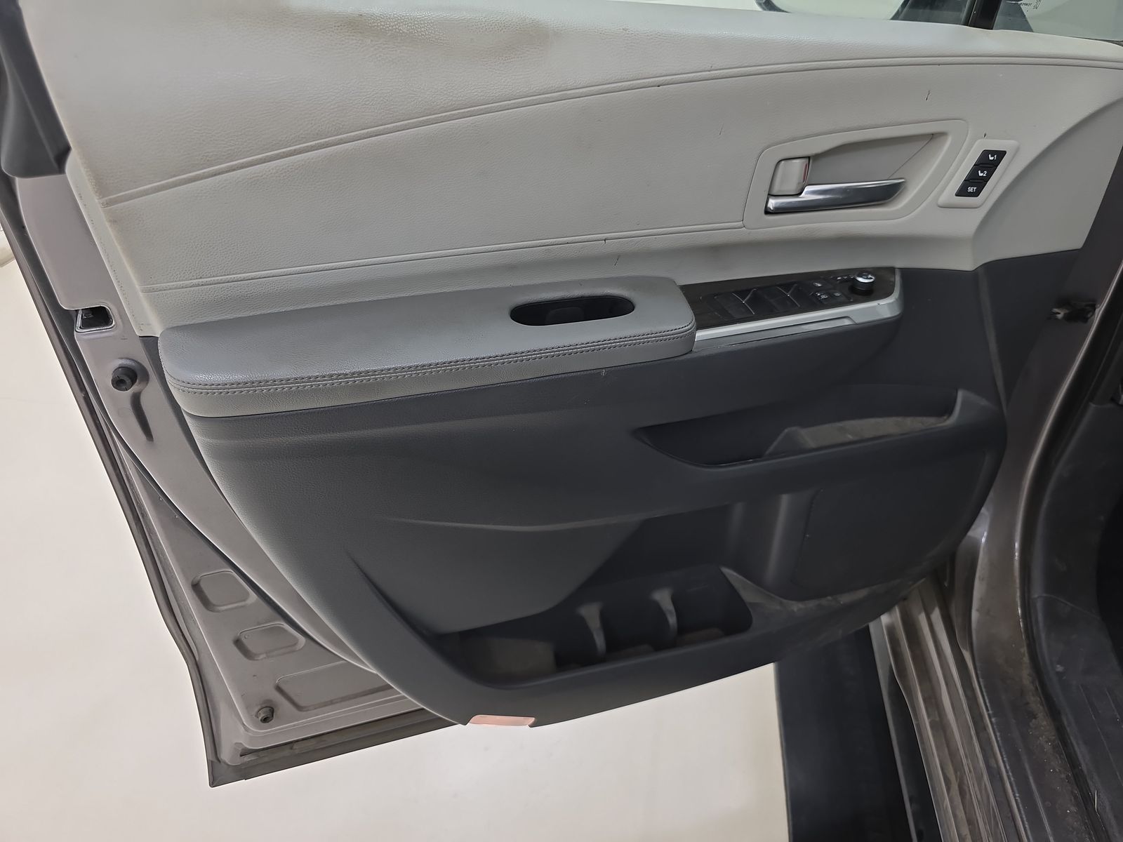 2022 Toyota Sienna Limited FWD