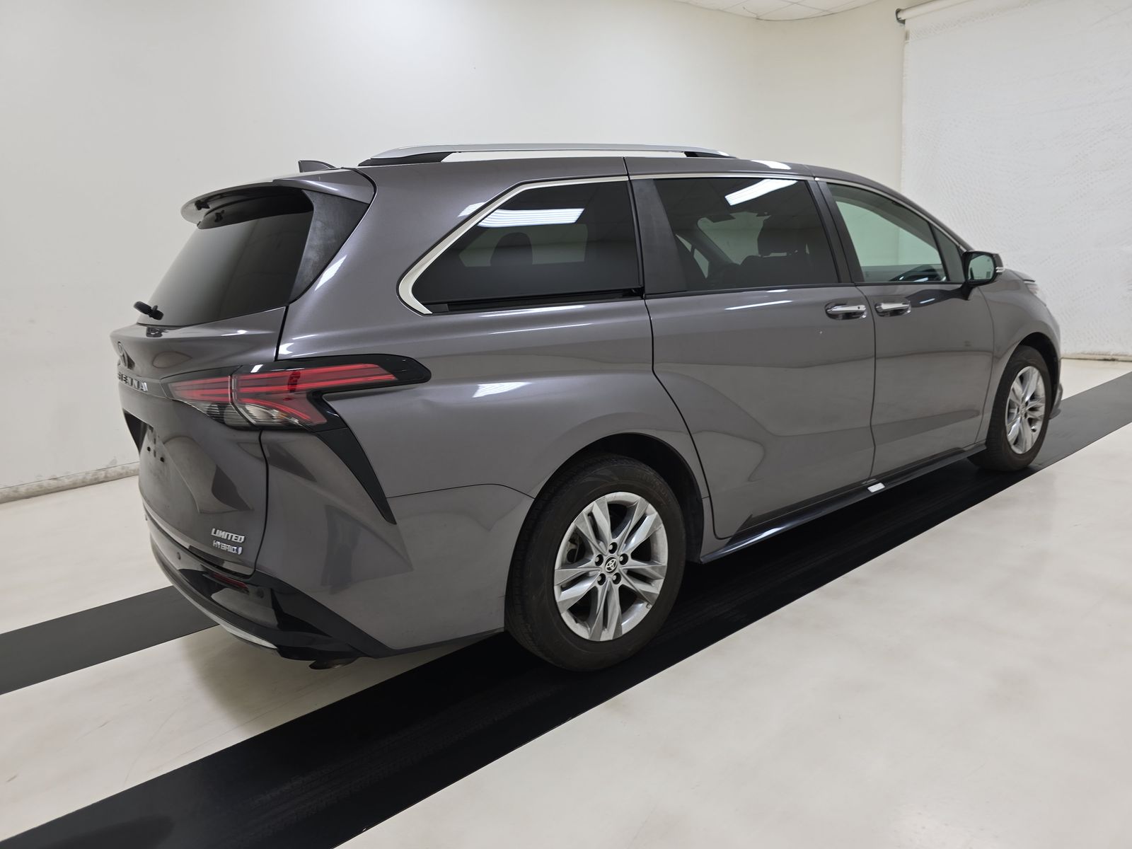 2022 Toyota Sienna Limited FWD