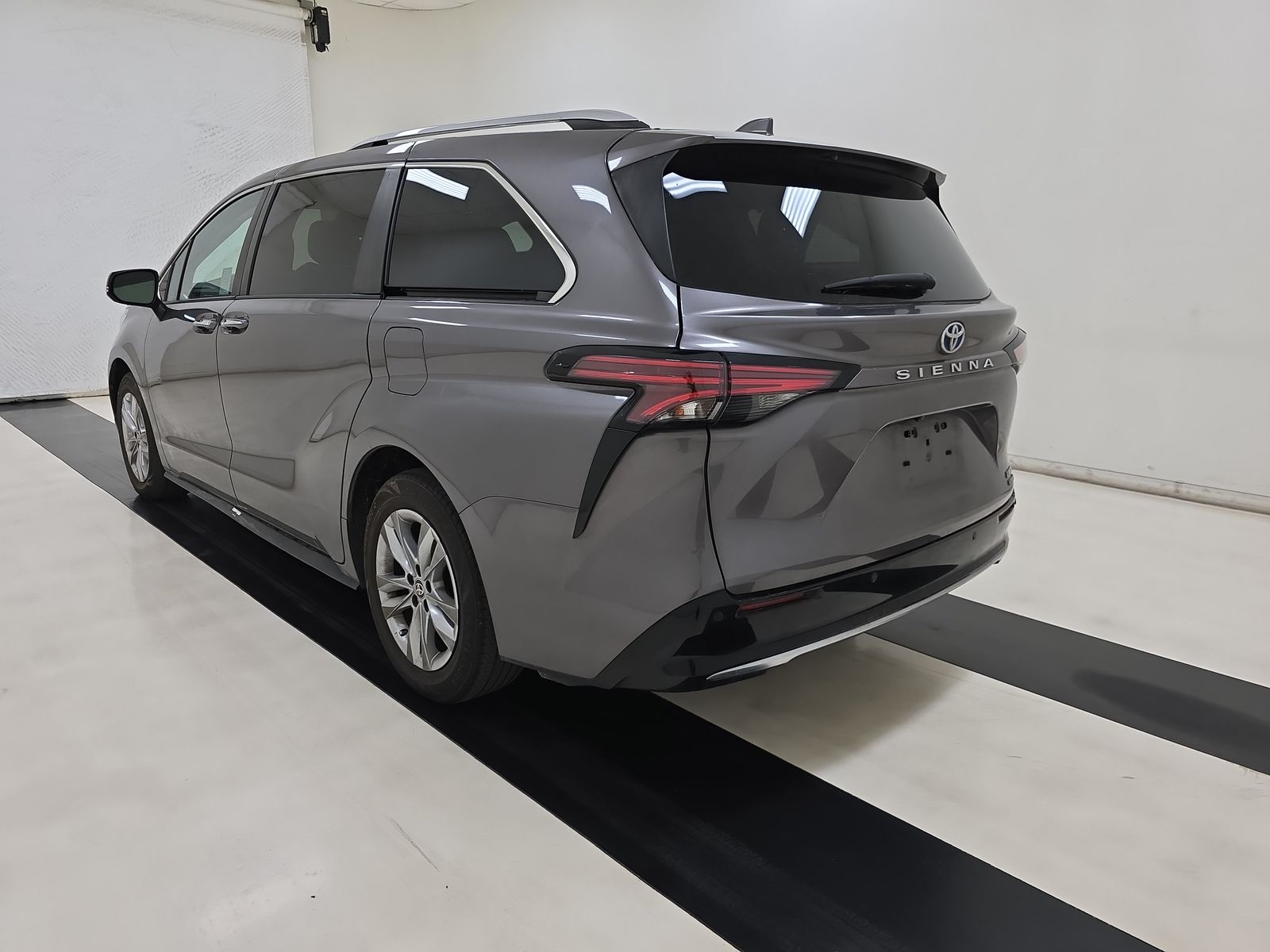 2022 Toyota Sienna Limited FWD