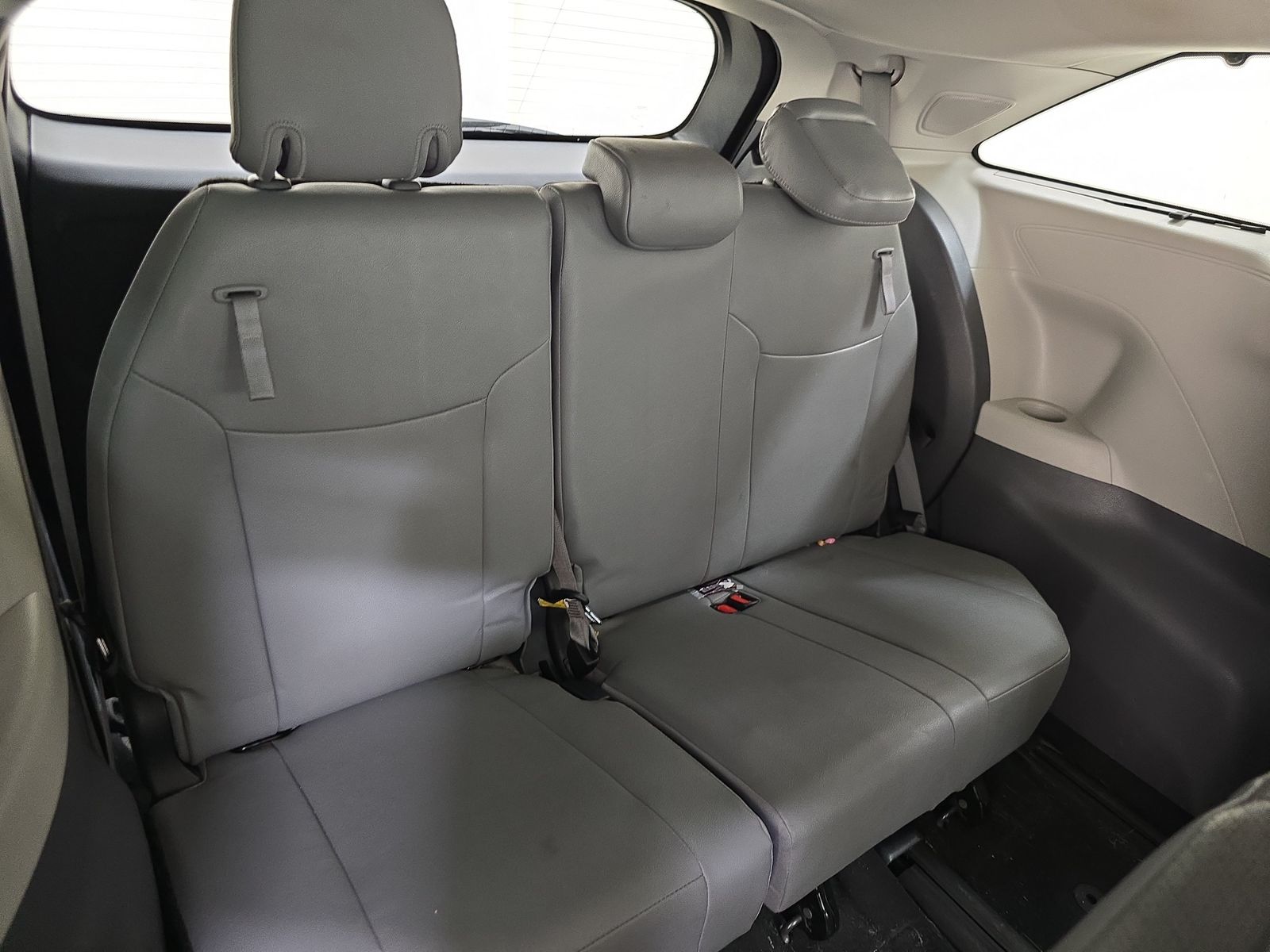 2022 Toyota Sienna Limited FWD