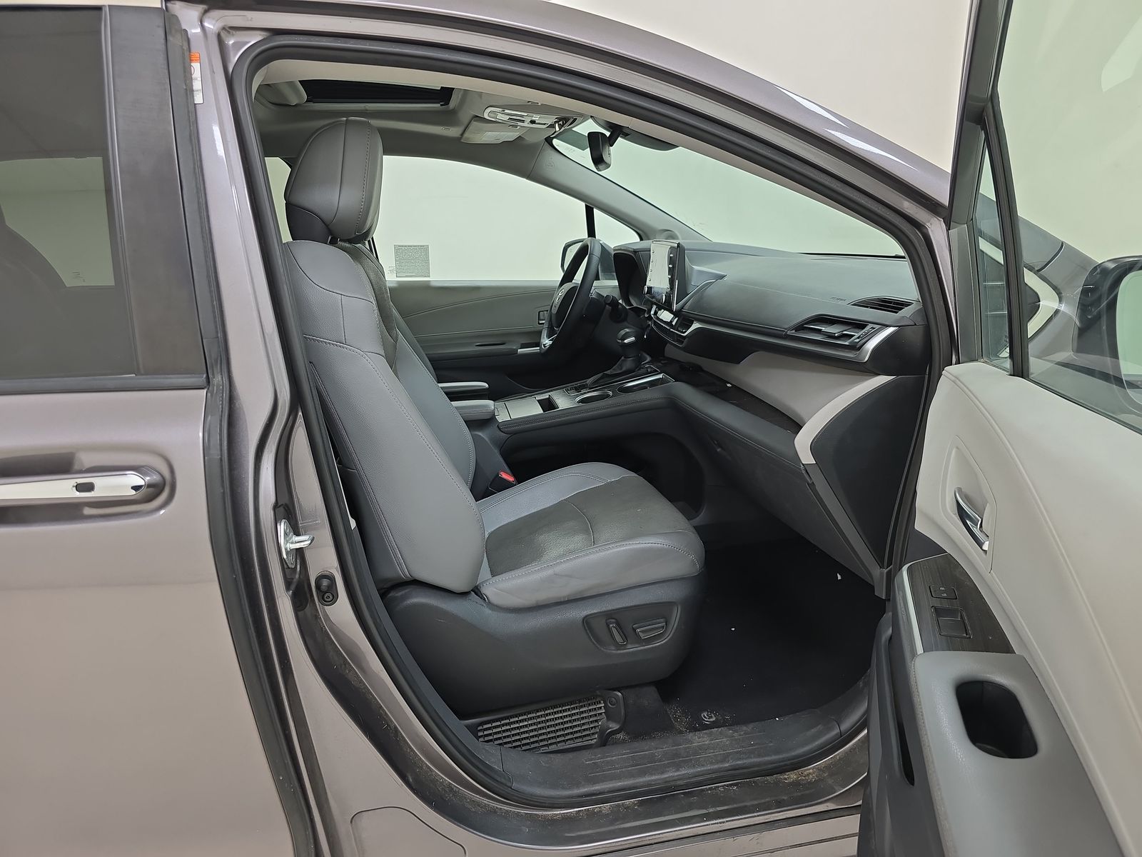 2022 Toyota Sienna Limited FWD