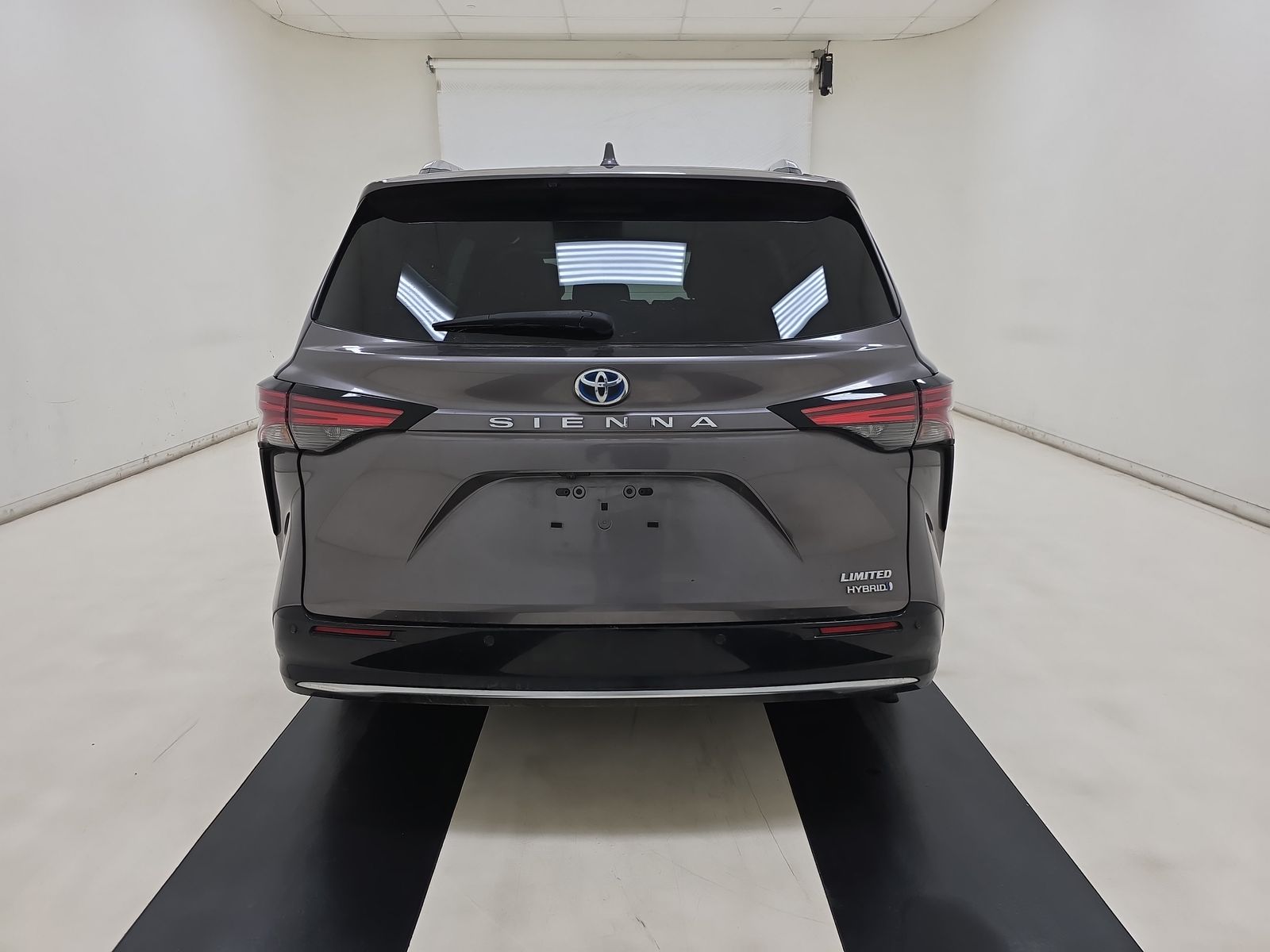 2022 Toyota Sienna Limited FWD