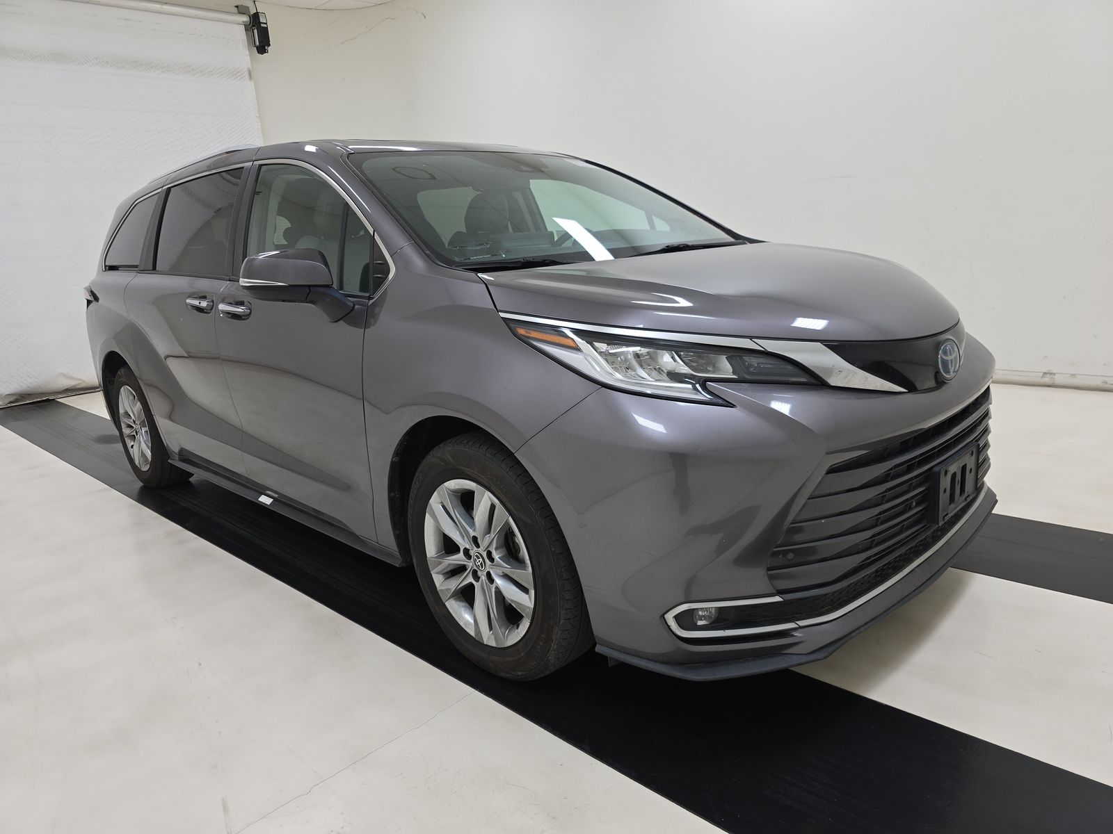 2022 Toyota Sienna Limited FWD