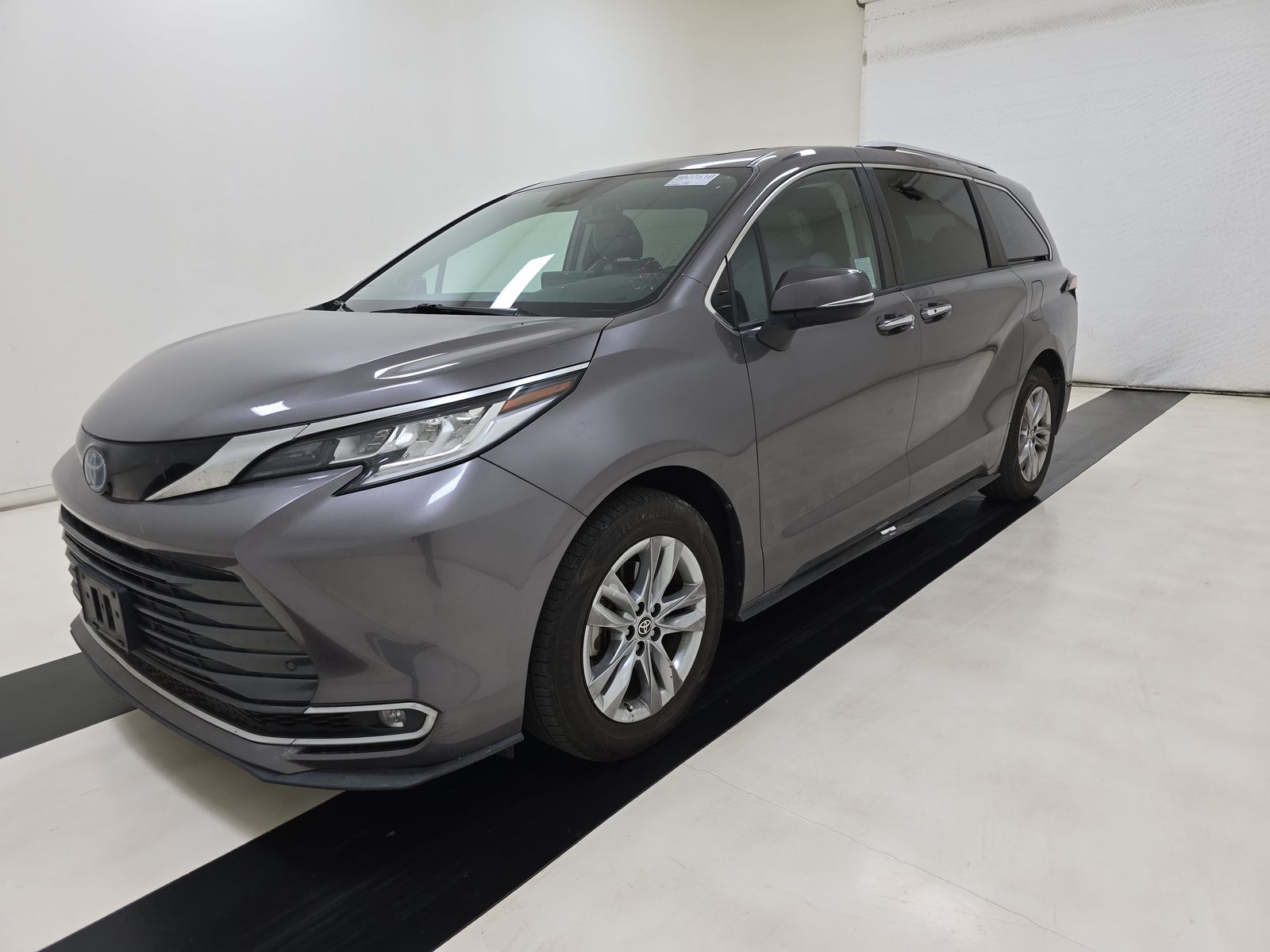 2022 Toyota Sienna Limited FWD