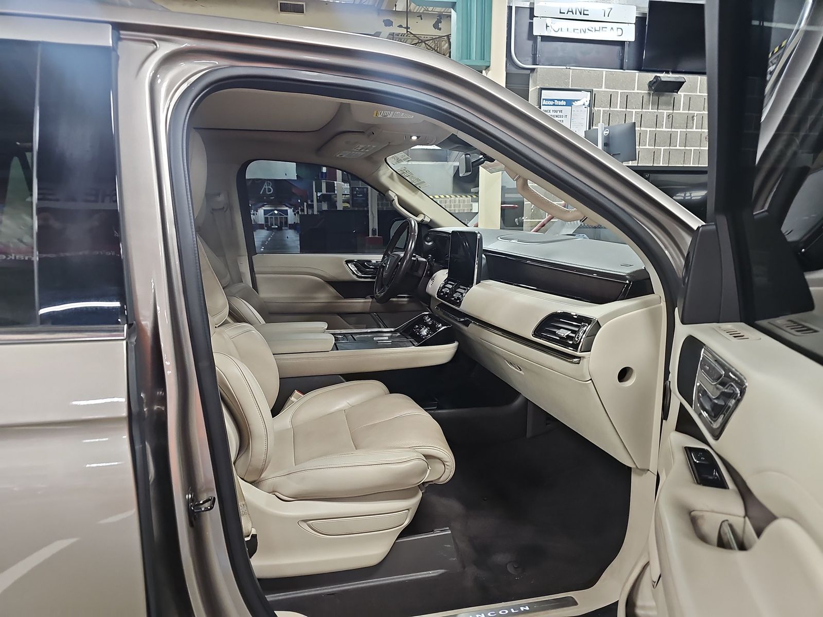 2018 Lincoln Navigator Select AWD