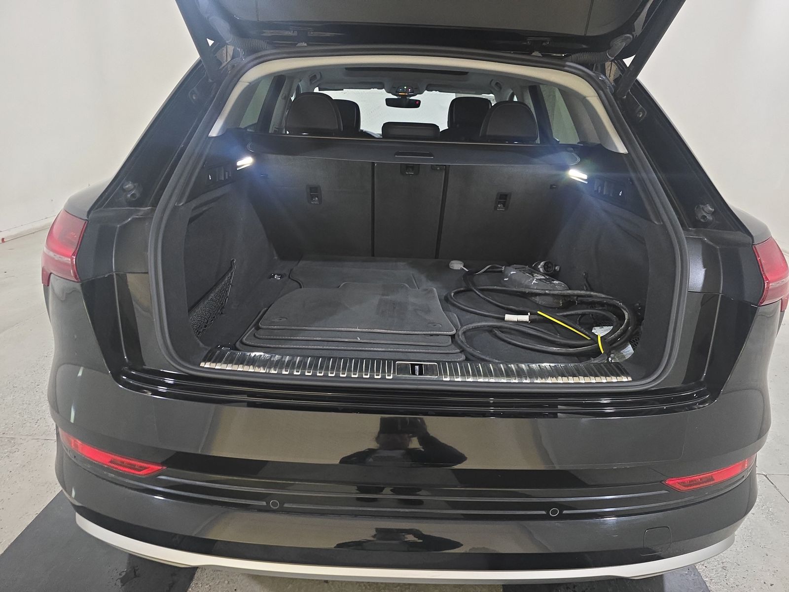 2022 Audi e-tron Premium AWD